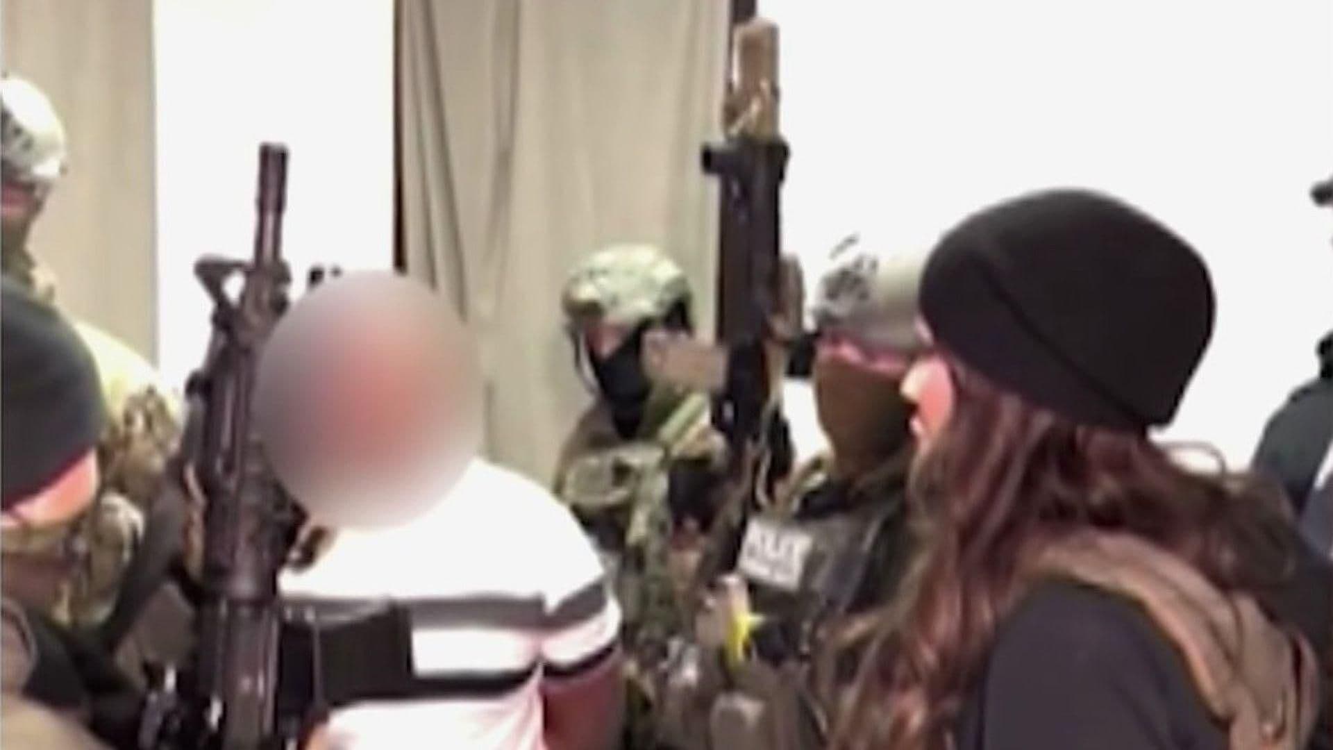 Kristi Noem Participa en Detención de Migrante en Minnesota