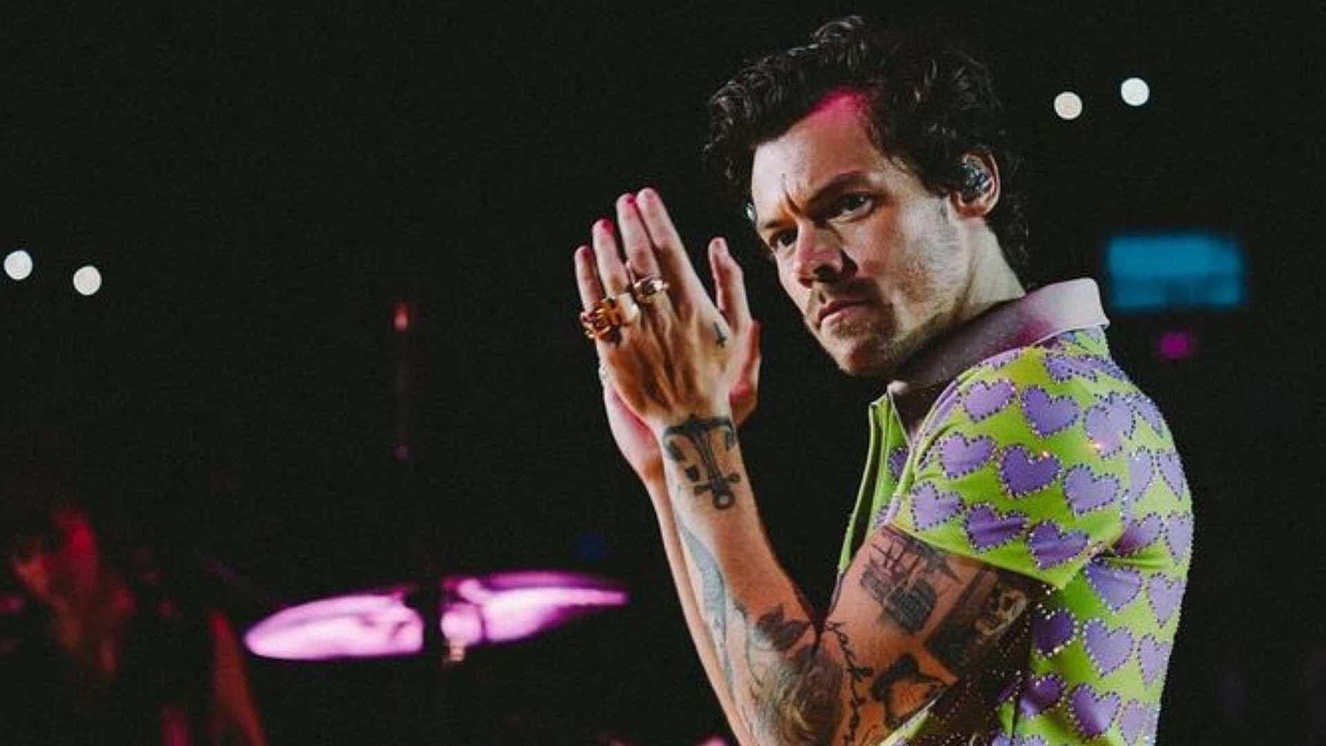 Harry Styles Le Pone Alto a Mujer Obsesionada que le Mando 8 Mil Cartas de Amor