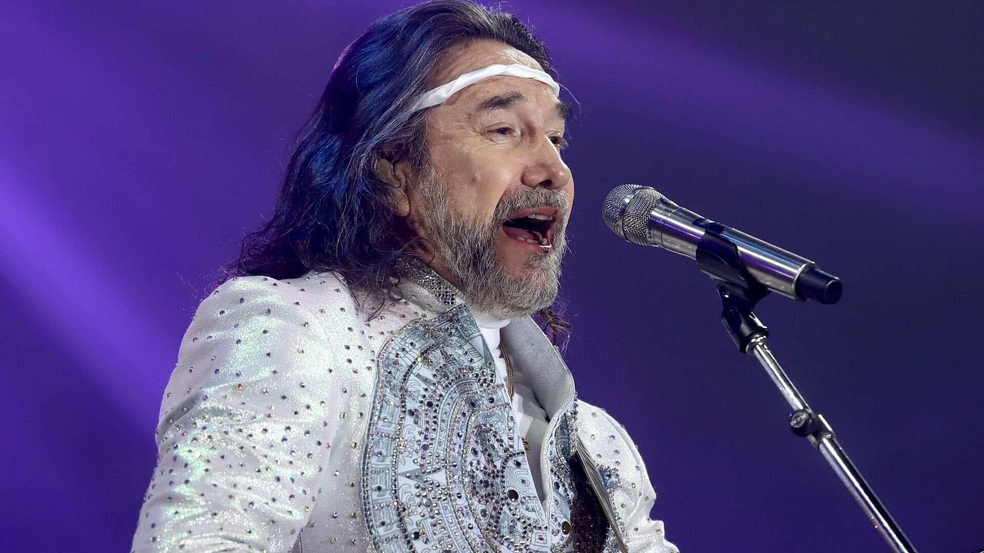 "Tiene un Gran Peso en Mi Alma": ‘El Buki’ Recibe Reconocimiento por Compositores de México