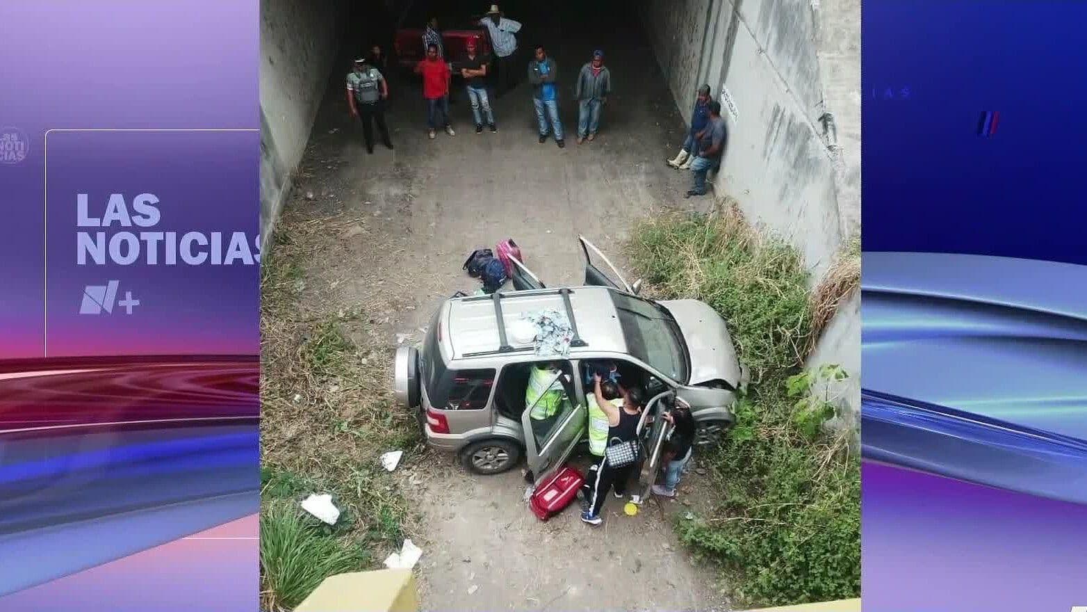 Camioneta Cae de un Puente en Autopista La Tinaja-Cosamaloapan