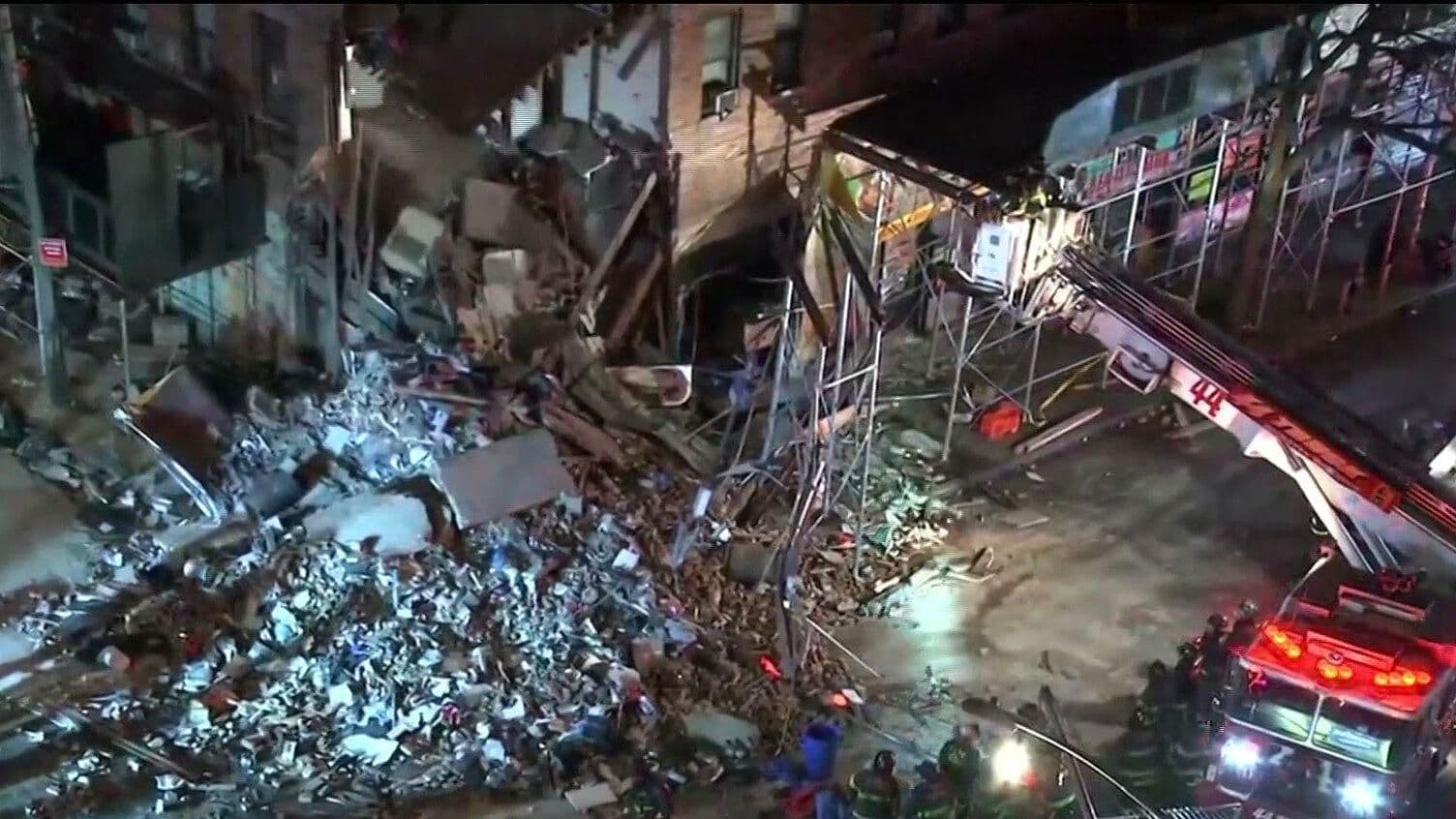 Así se ve Derrumbe en el Bronx Durante Búsqueda de Personas Atrapadas
