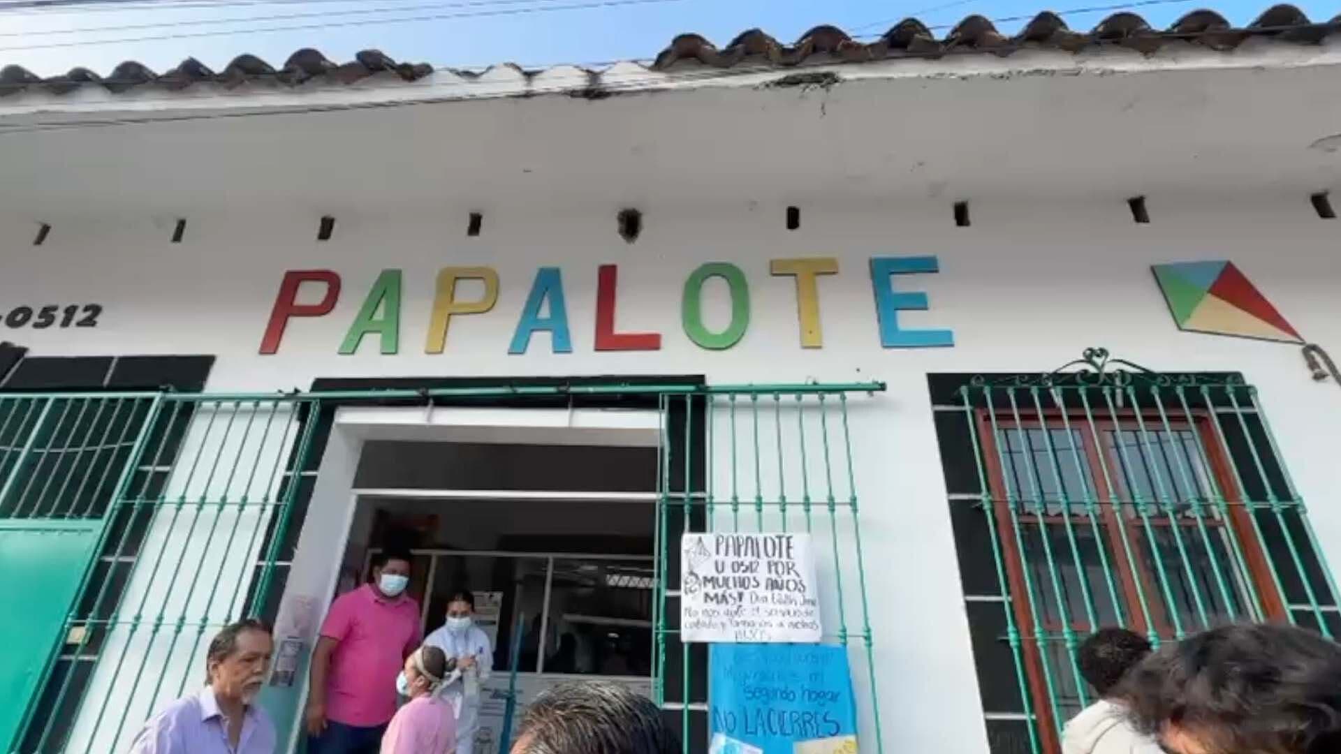 Se Manifiestan por Cierre de Kinder en Coatepec