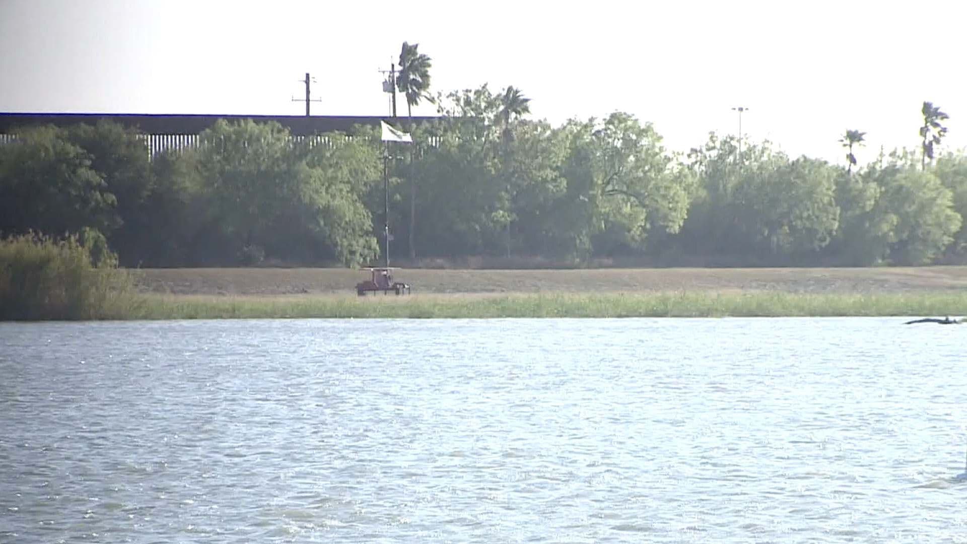 Colocan Altavoces en el Río Bravo con Mensaje para Evitar Cruzar Ilegalmente a Estados Unidos