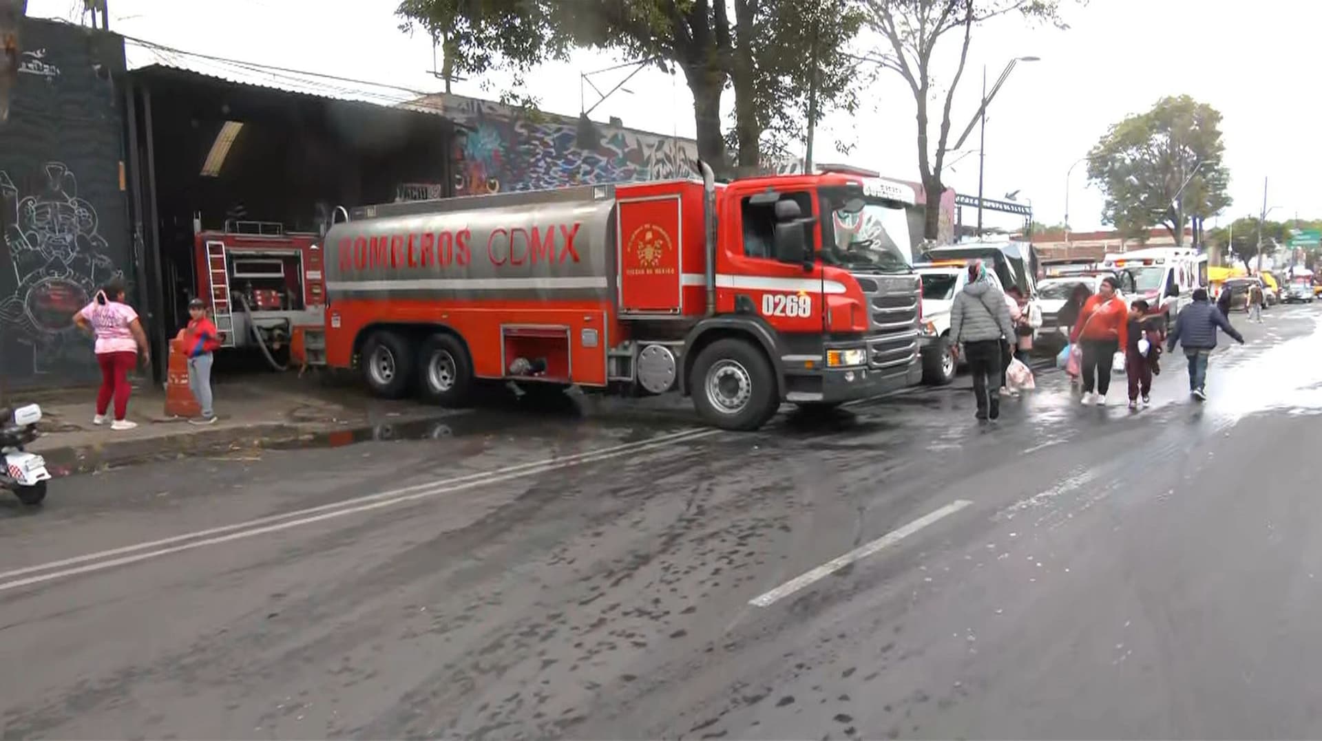 Bomberos Combaten Conato de Incendio en Mercado de Jamaica
