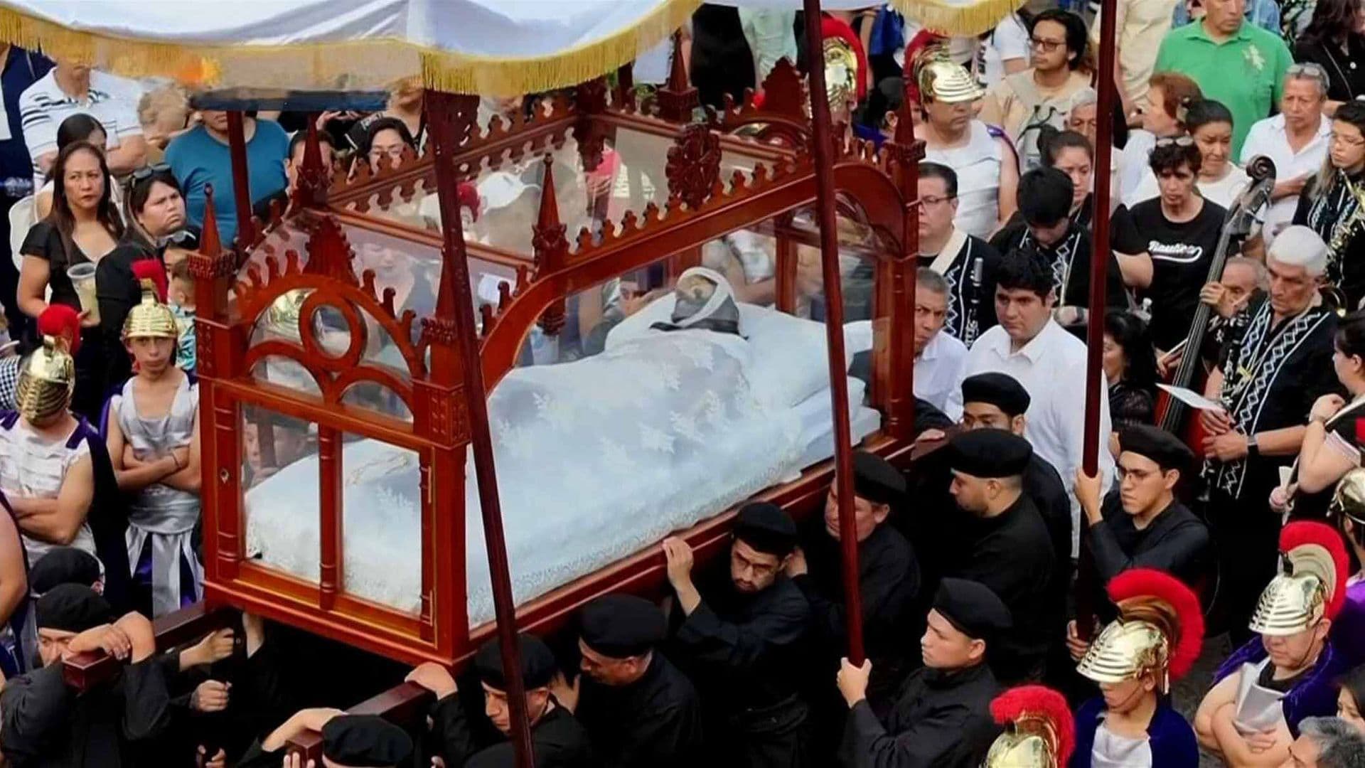 Viacrucis en Taxco, Guerrero: Encruzados y Penitentes Toman las Calles del Pueblo Mágico en Semana Santa