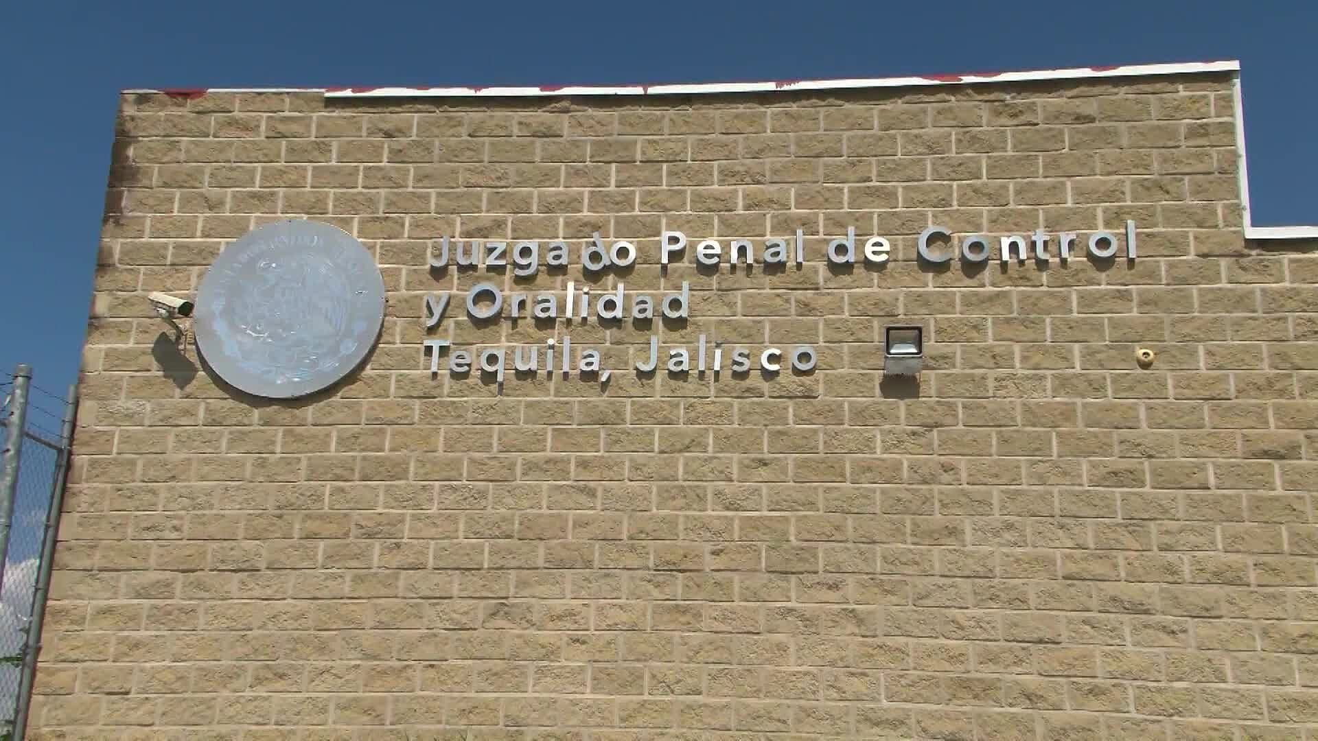 Vinculan a Policia de Tequila por Detener sin Motivo a Expareja Sentimental