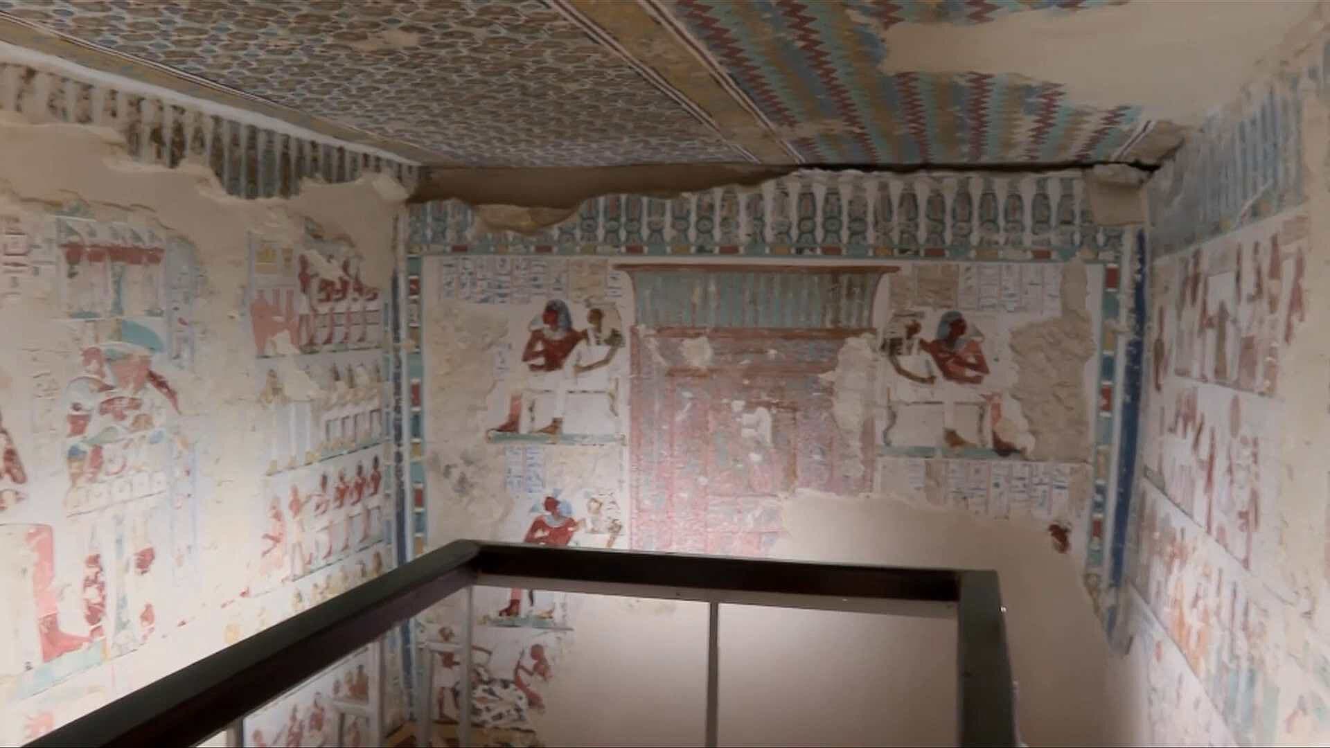 En Egipto Dan a Conocer Interiores de Dos Tumbas y el Muro de Yeso que Bloqueaba la Tumba del