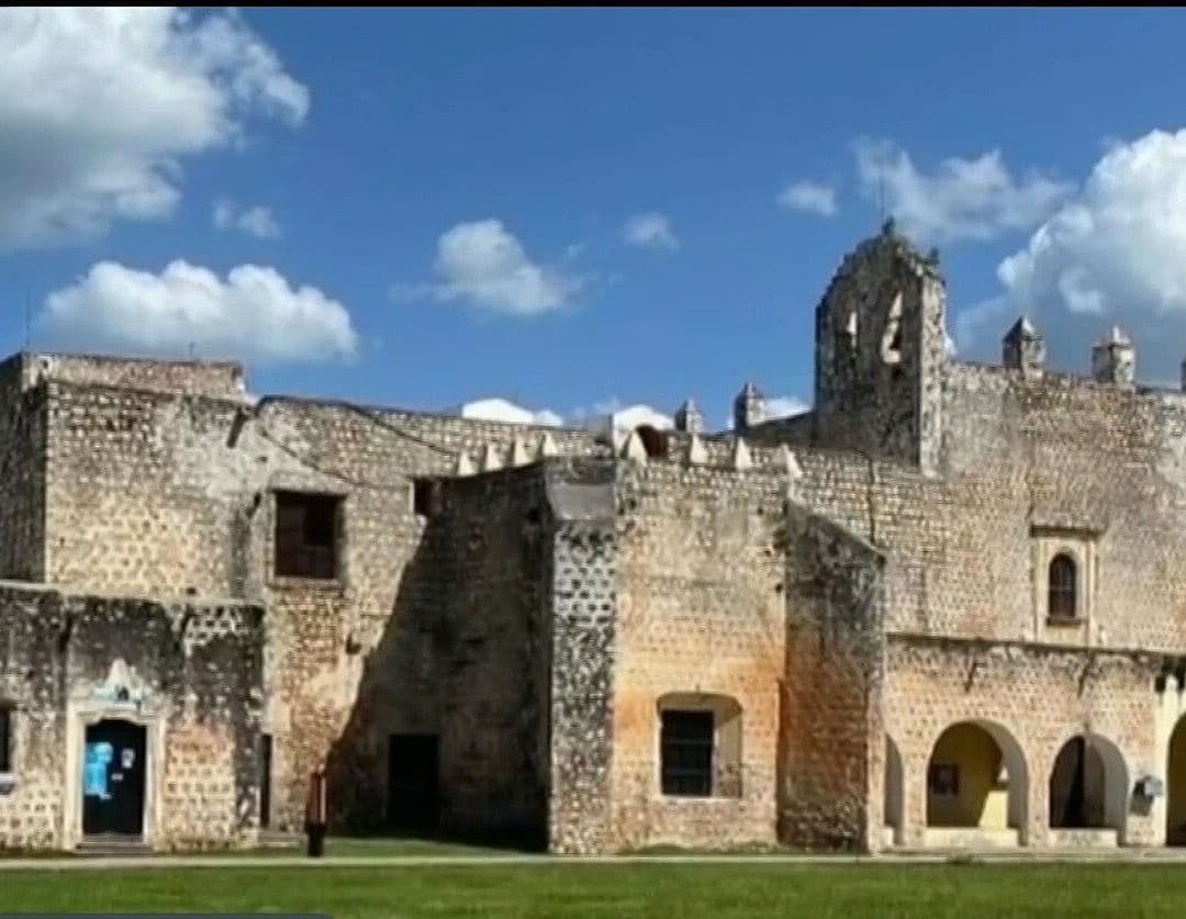 Hallan Arsenal de la Guerra de Castas en Cenote Bajo un Convento de Yucatán