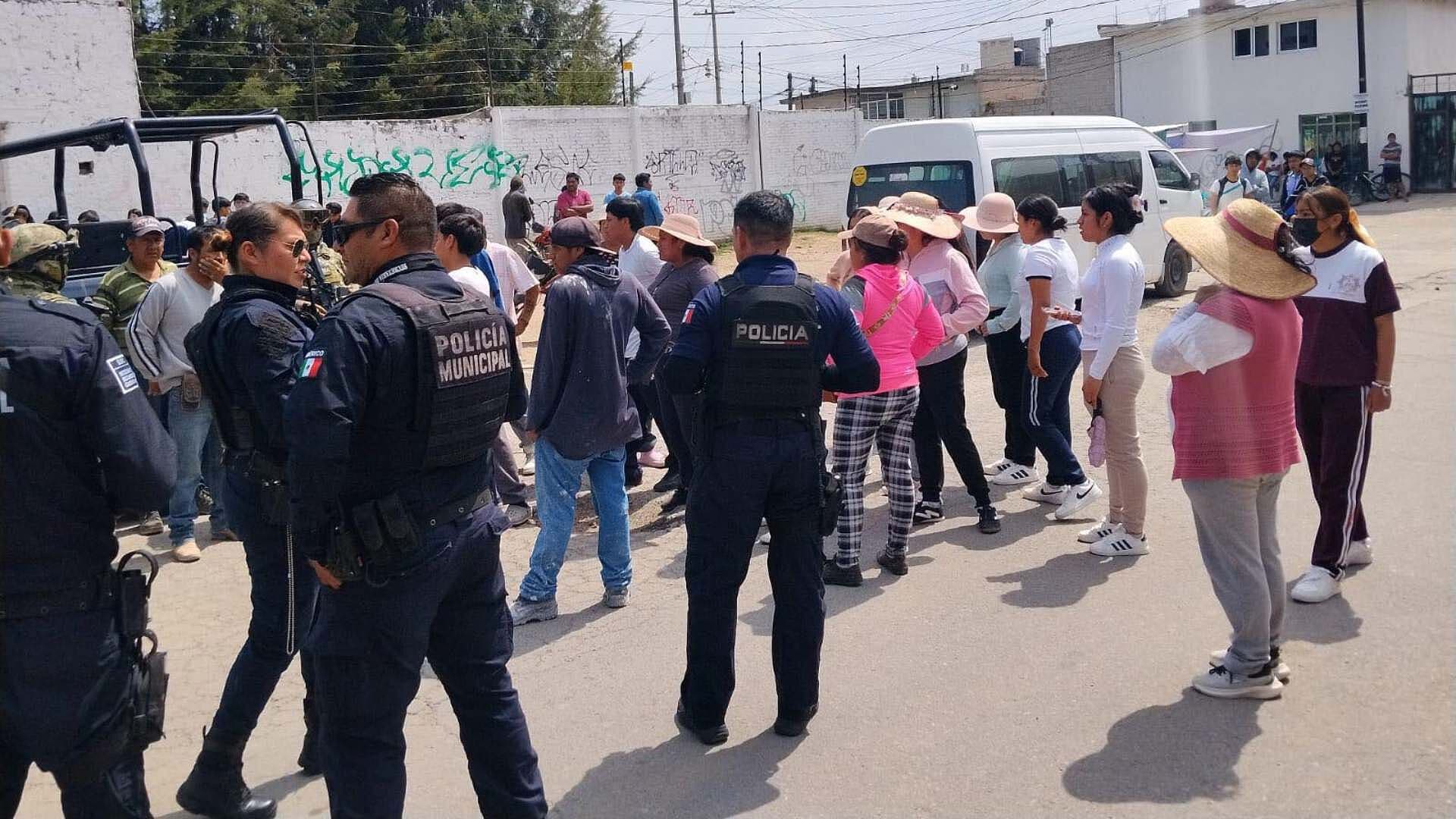 Padre de Familia Golpeó a Alumno Afuera de un Bachillerato en Amozoc, Puebla