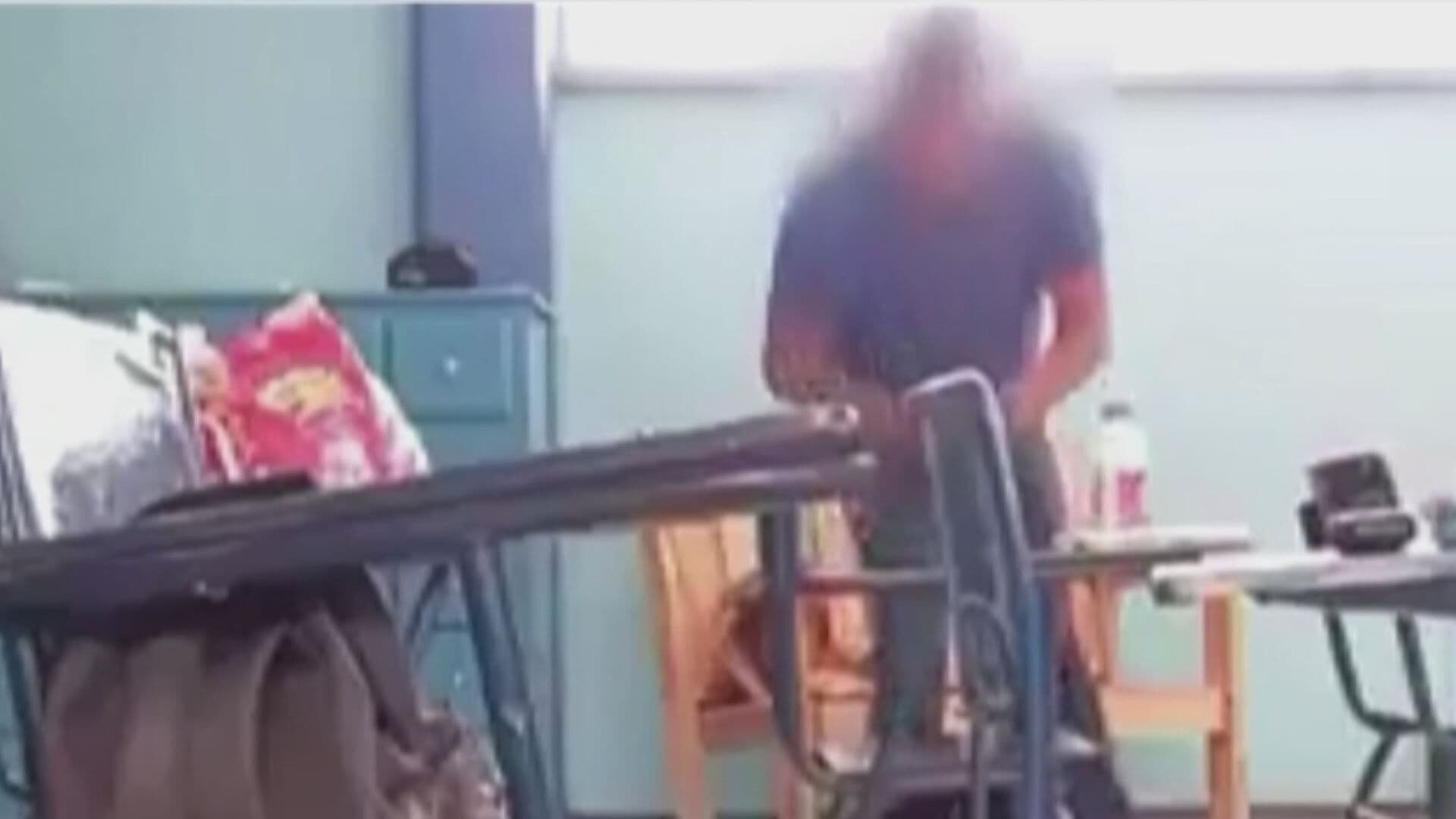 VIDEO: Captan a Maestro Robando a sus Propios Alumnos en Empalme, Sonora