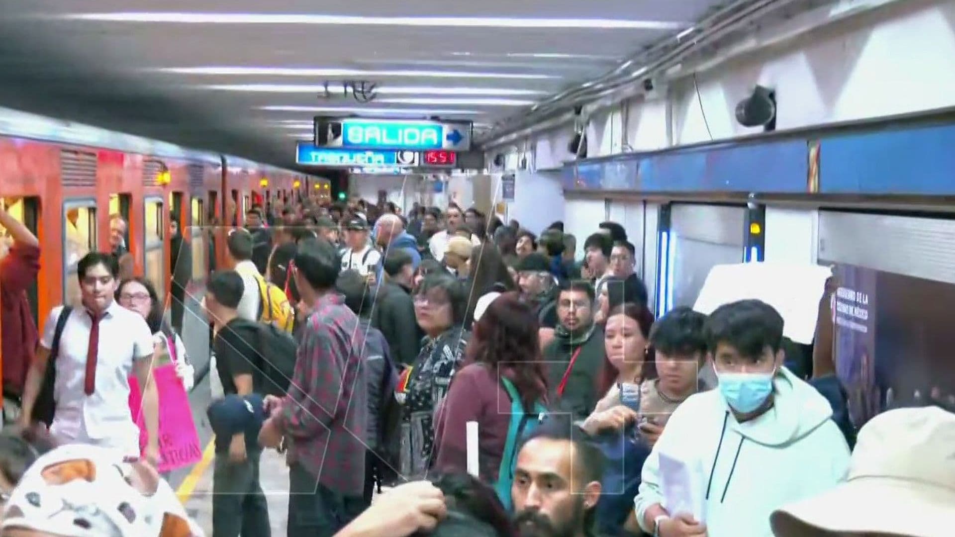 Alumnos del IPN Protestan en la Estación Normal del Metro y se Dirigen a Lindavista
