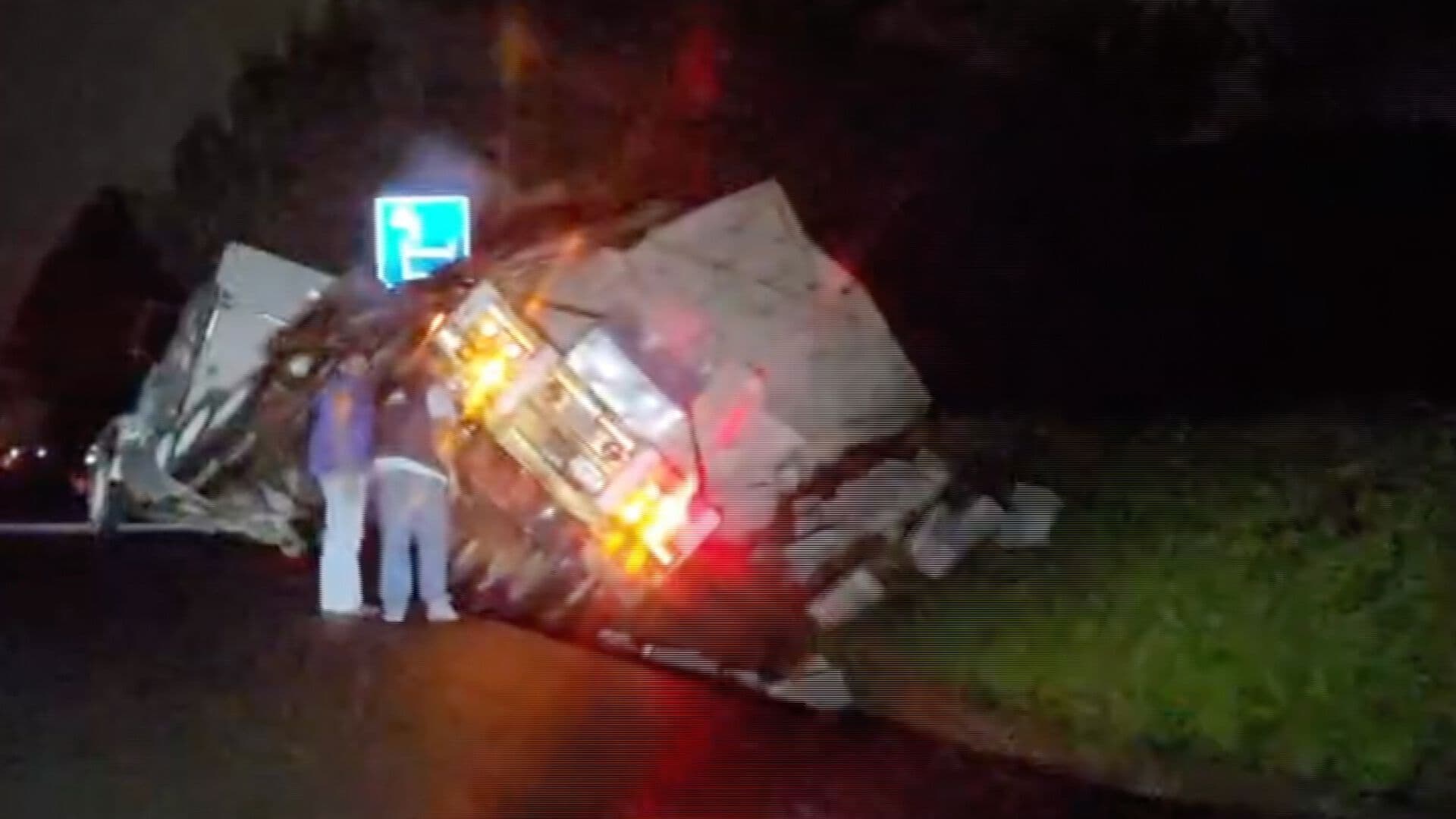 Tractocamión Estuvo A Punto de Volcar en Autopista Amozoc-Perote