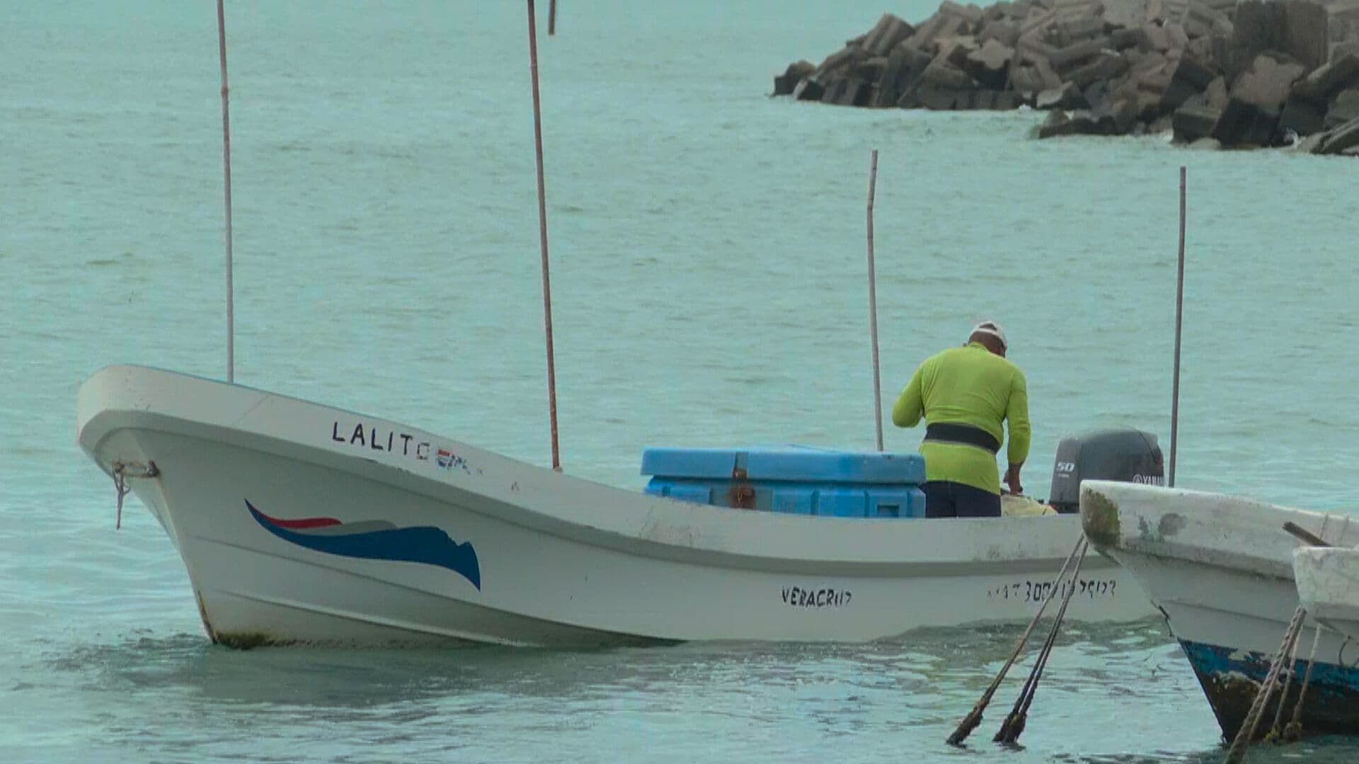 Pescadores Indican que No Reciben el Apoyo Completo tras el Derrame de Hidrocarburo en Veracruz