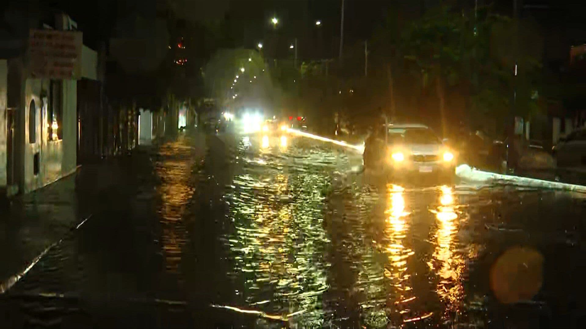 Lluvia Histórica Deja Inundaciones y Vehículos Varados en Mérida y Progreso, Yucatán