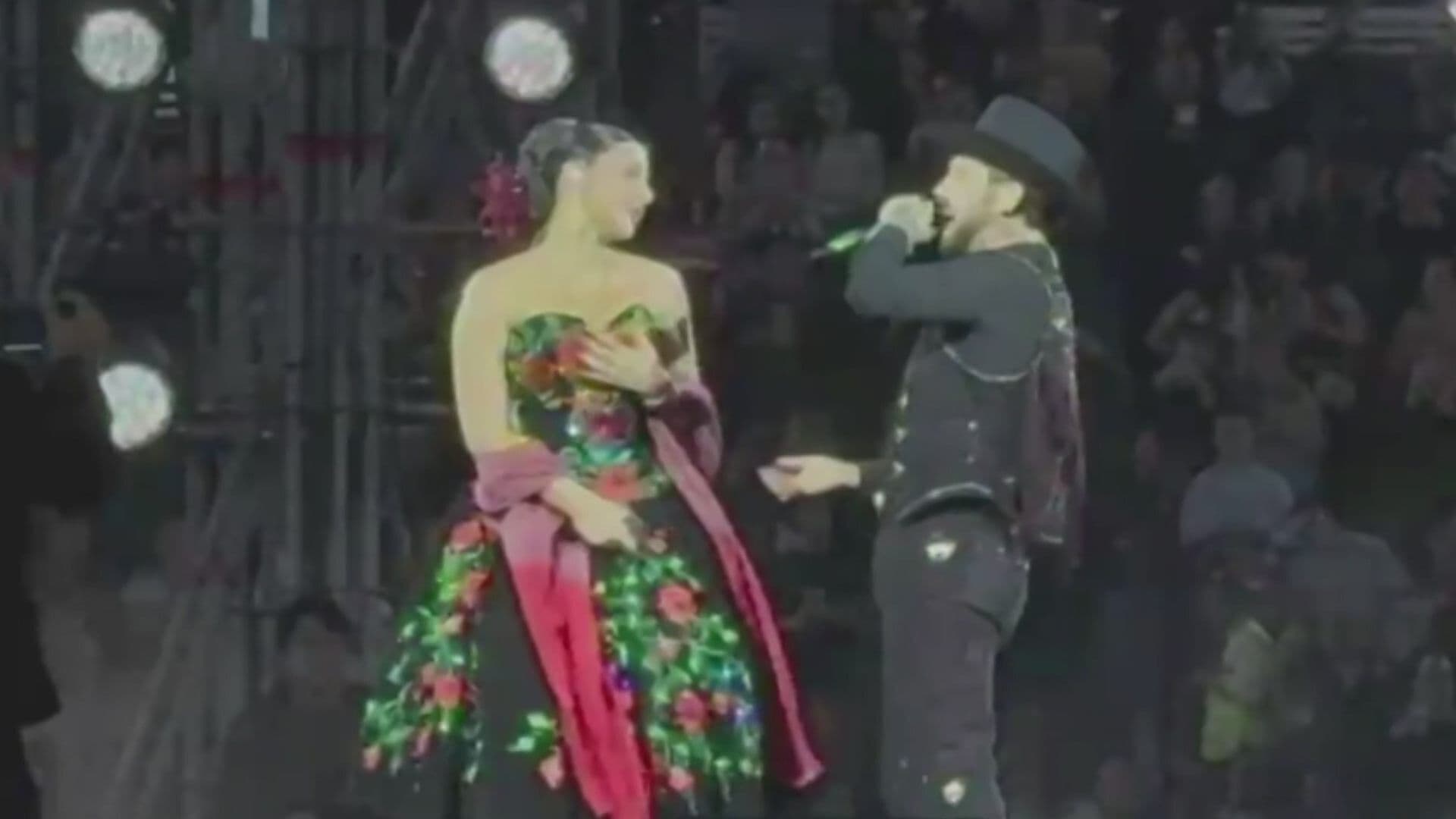 Ángela Aguilar Sorprende en Concierto de Nodal en CDMX; Así Cantaron Juntos "Dime Como Quieres"
