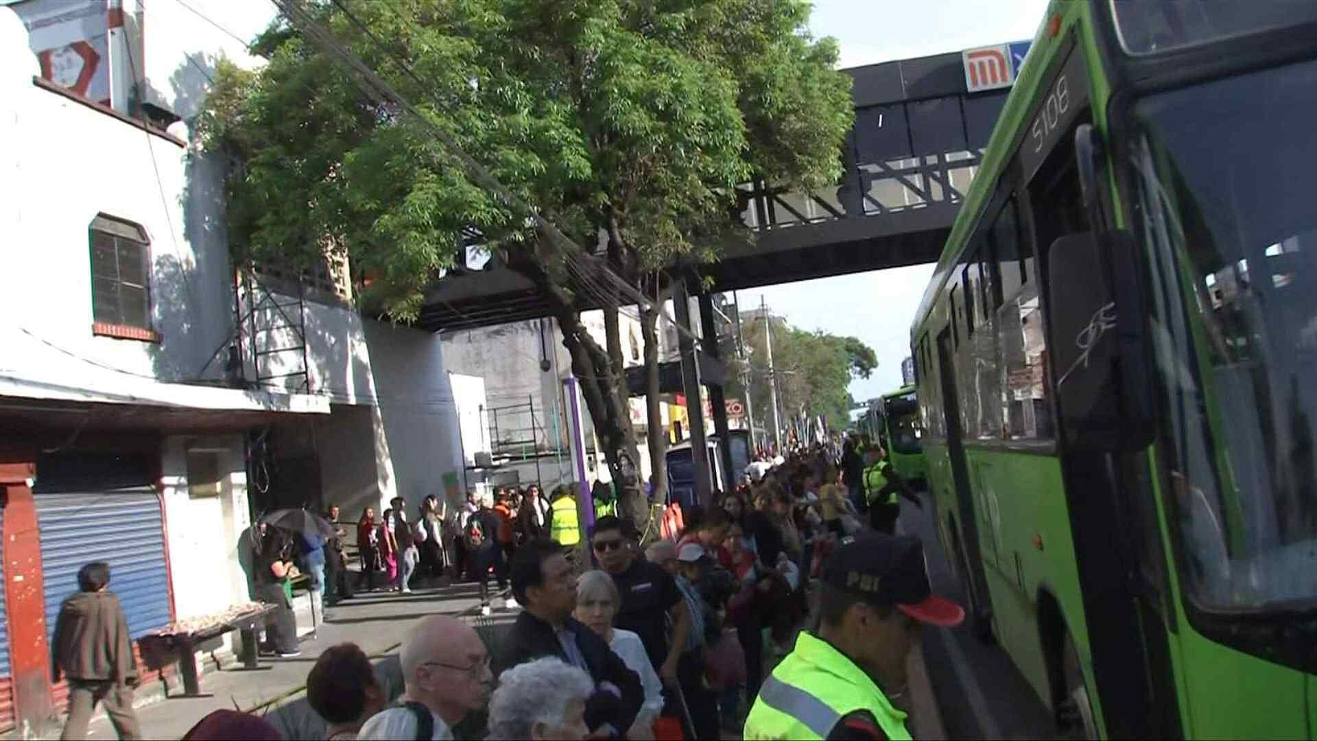 Continúan Largas Filas en Servicio de RTP por Cierre de Estaciones en la Línea 2 del Metro