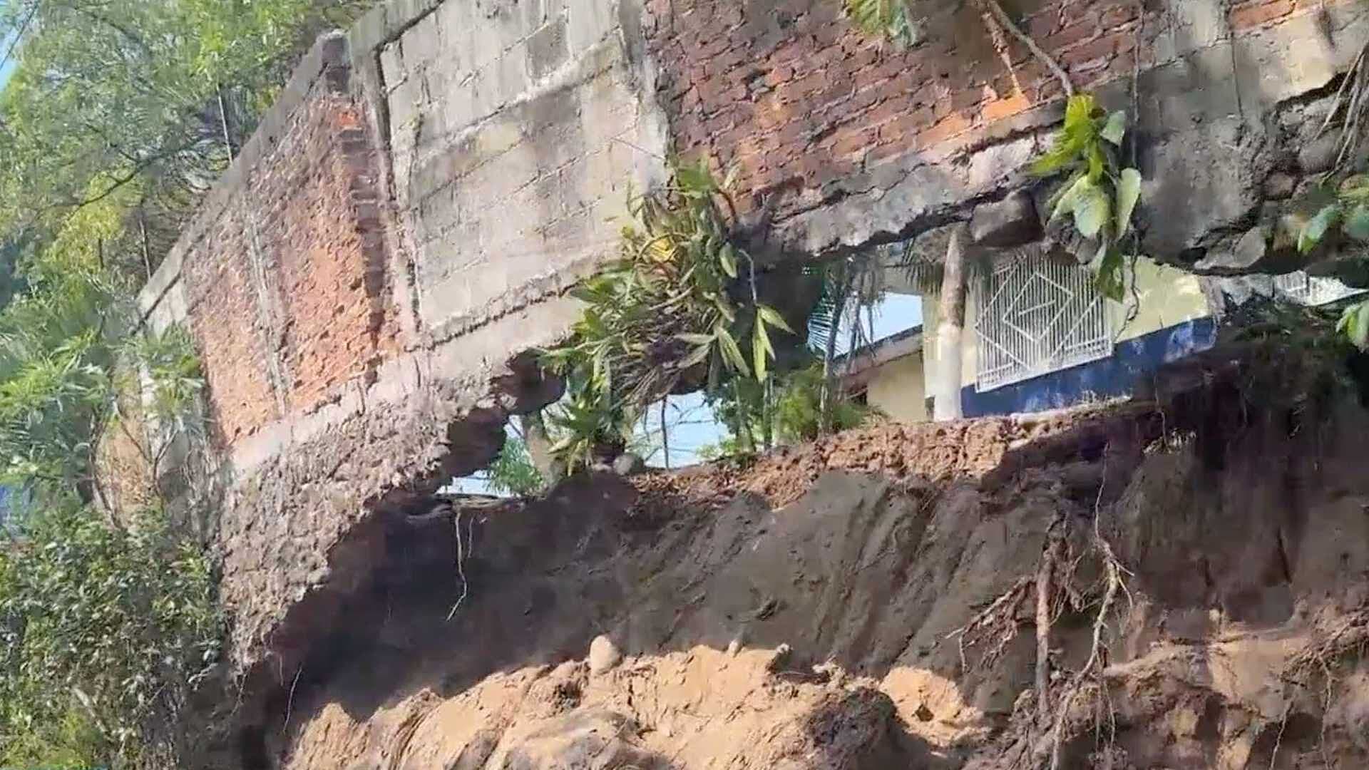Lluvia Causa Colapso de Barda en Primaria de Veracruz