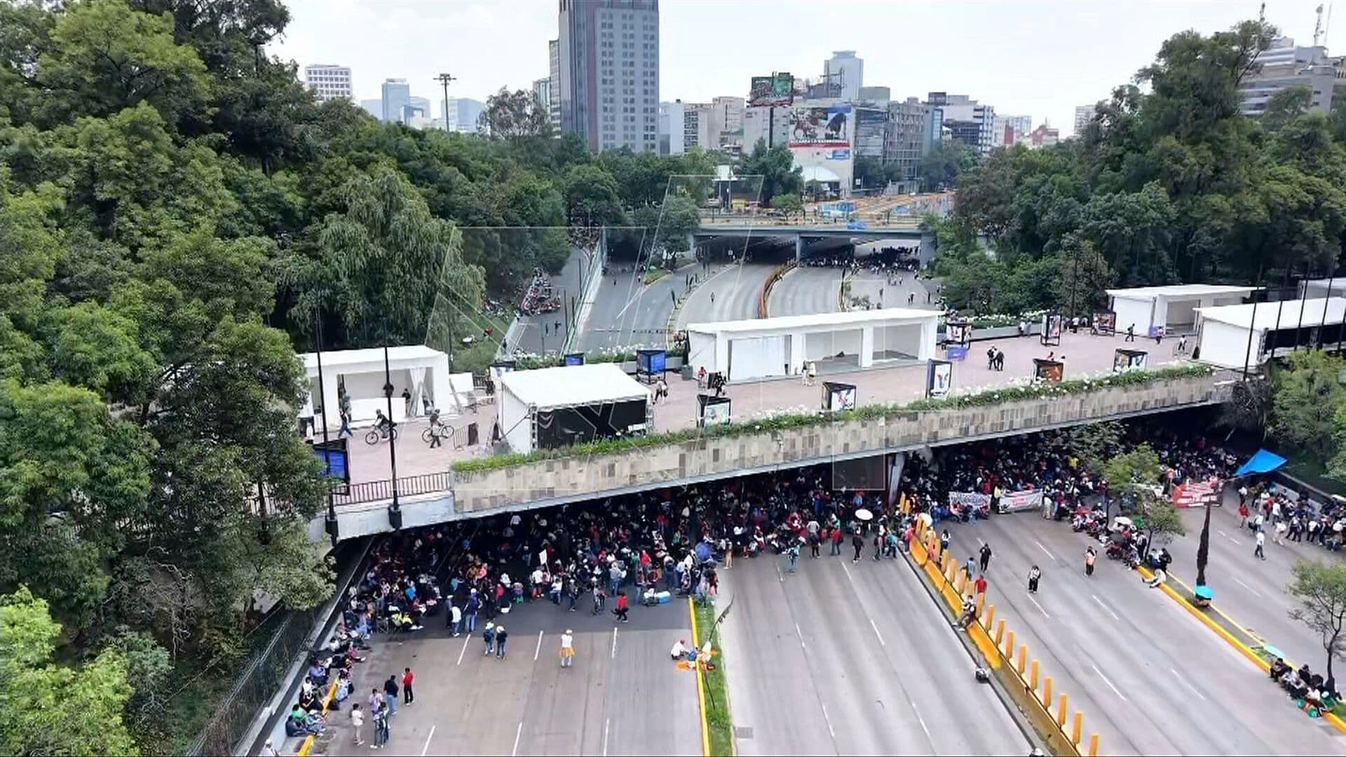 Noveno Día de Protestas de la CNTE y No Hay Acuerdo: "Solución y Volvemos al Salón"
