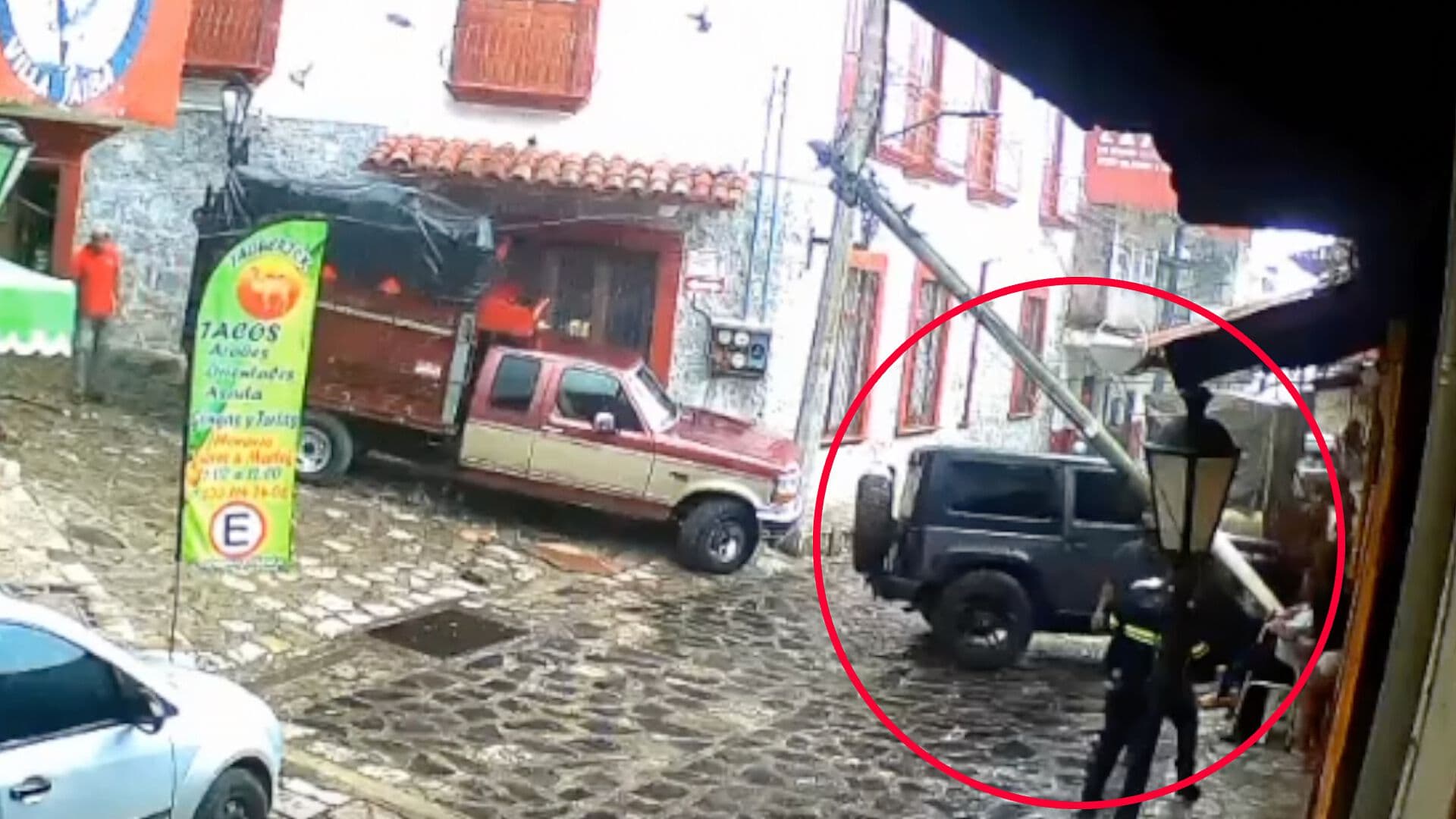 Video Accidente Choque Conductor Camioneta Poste Calle Carlos García Cuetzalan Puebla