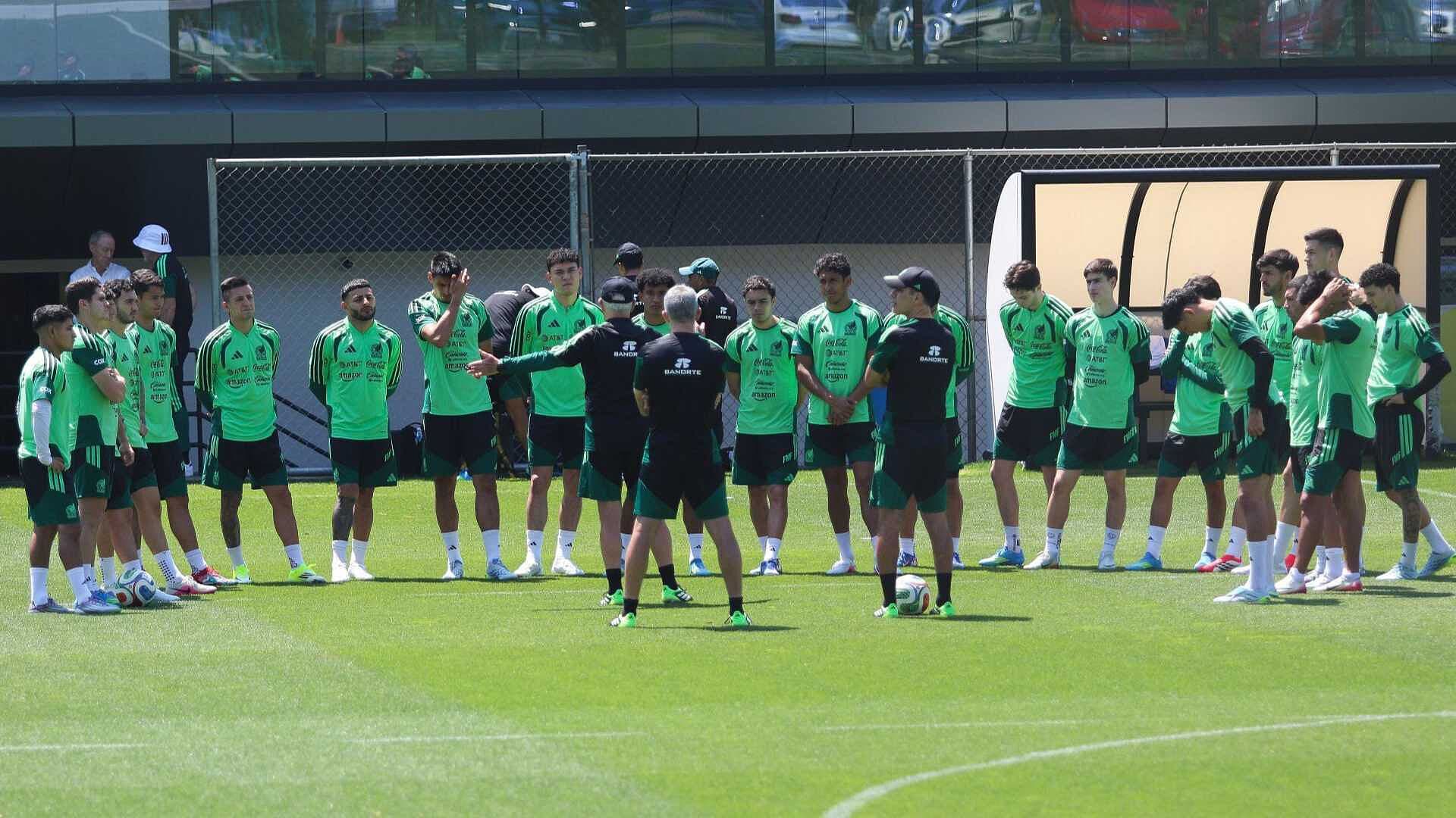 Aguirre Dice Que Aún No Tiene Claro el 11 Titular para Enfrentar a Sudáfrica en el Mudial