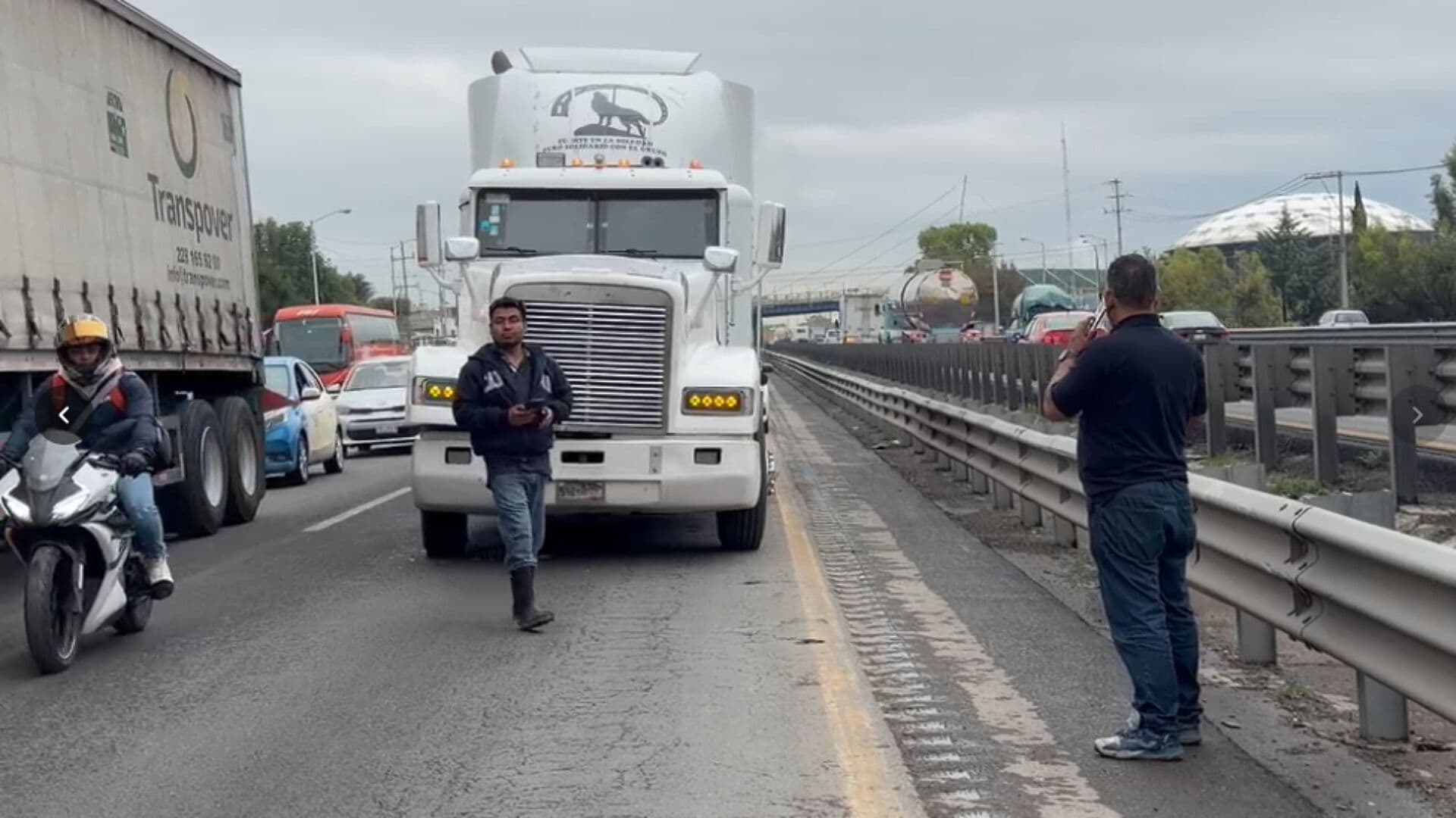 Congestionamiento Vial por Choque de Autobús y Tráiler en Autopista Puebla Orizaba