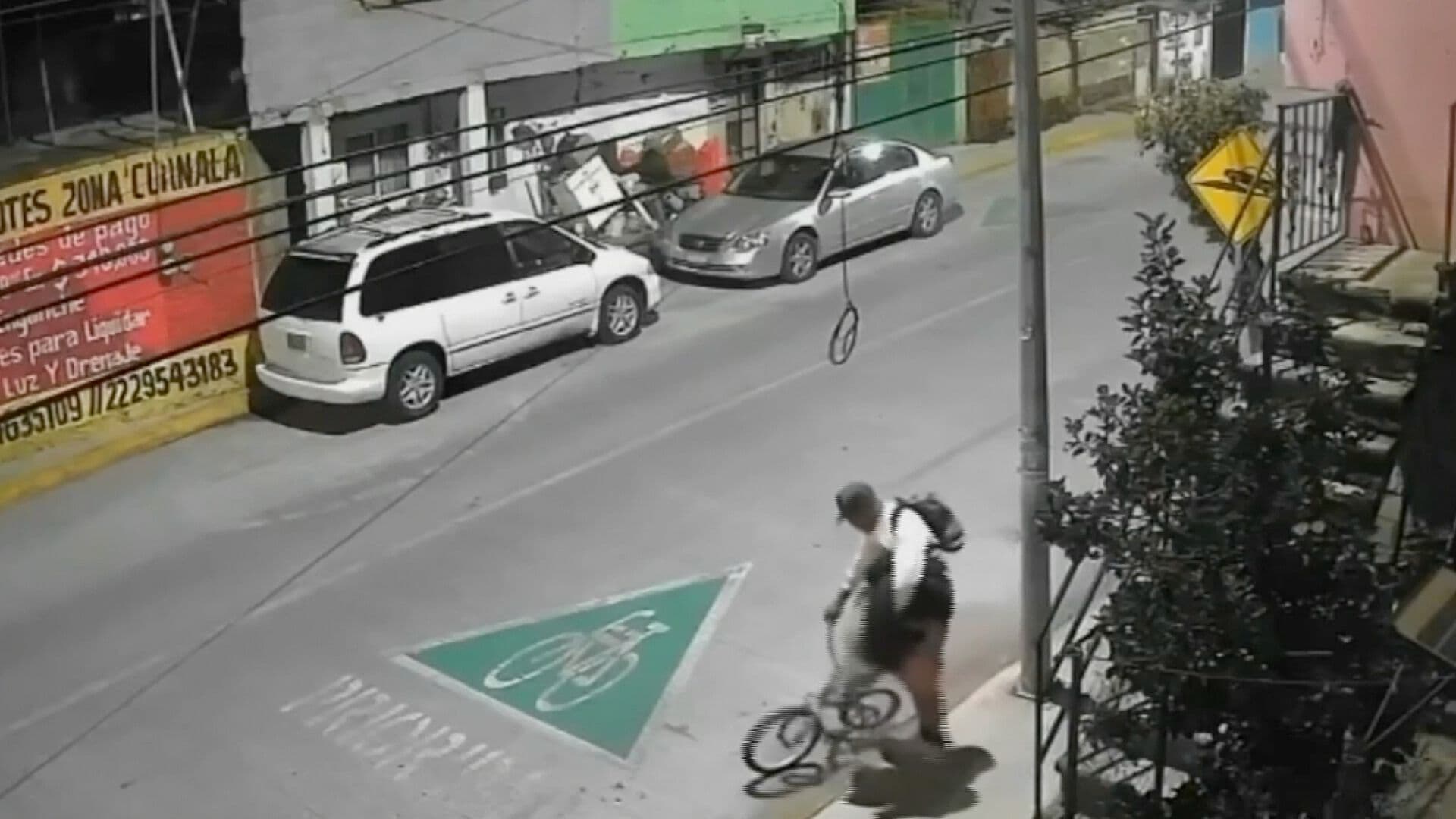 Video: Sujeto Roba Cámaras de Vigilancia en San Pedro Cholula, Puebla