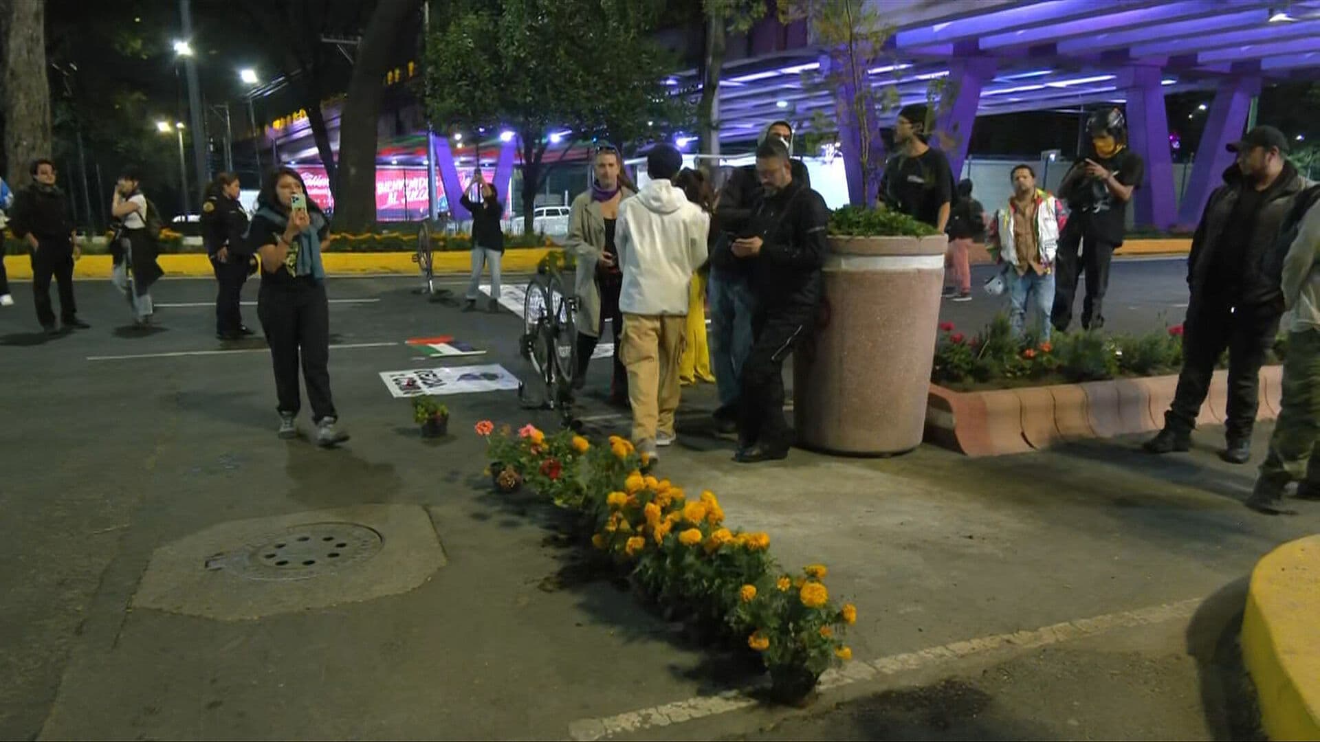 Manifestantes Bloquean Calzada de Tlalpan en CDMX, ¿Qué Exigen?
