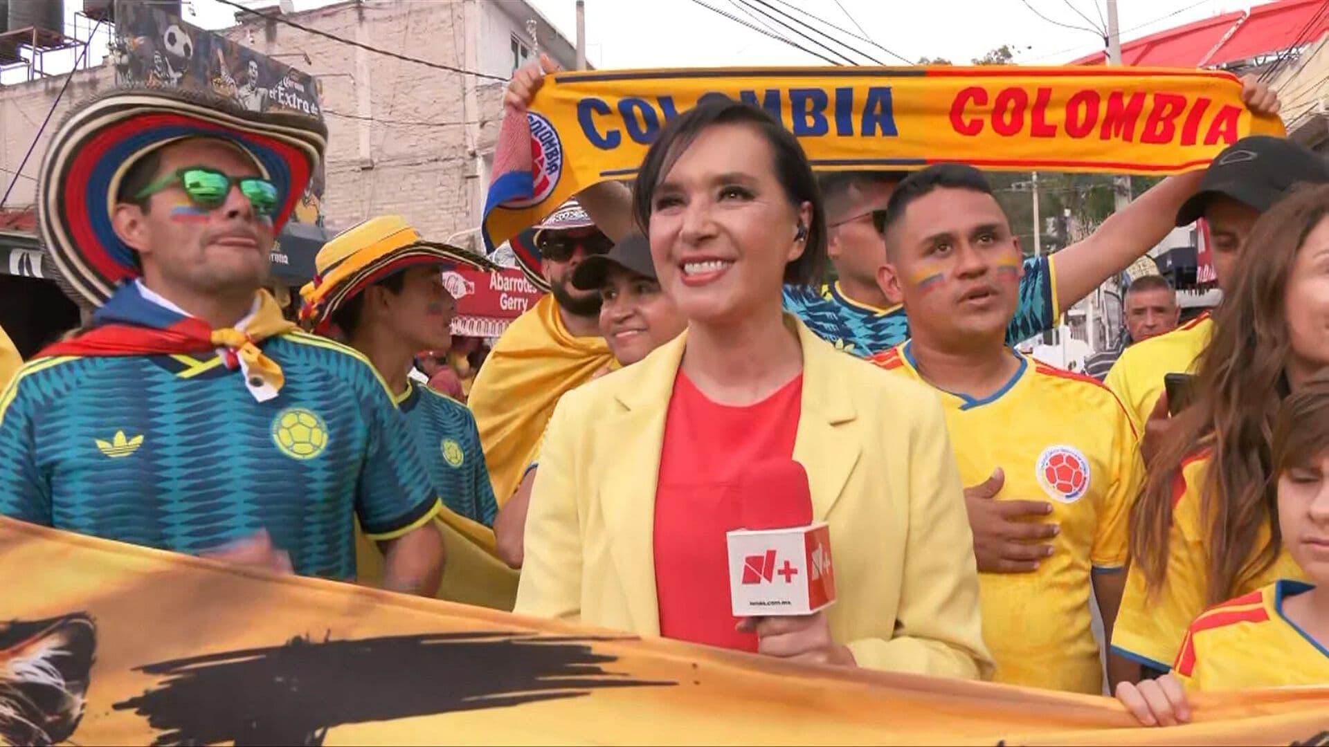 Afición de Colombia Toma Santa Úrsula Previo a su Debut en la CDMX