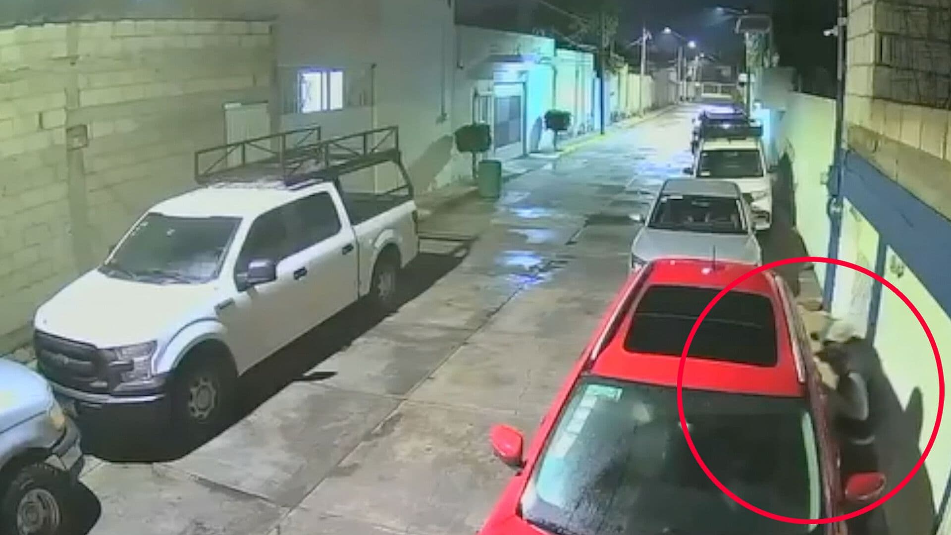 Sujeto Abre Vehículo y Roba Objetos de su Interior en San Andrés Cholula, Puebla