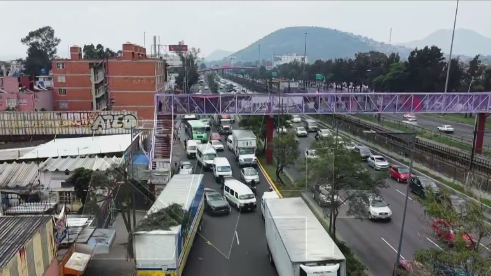 Árbol Cae sobre Tractocamión; Así se Ve Desde el Aire la Afectación Vial en Iztapalapa