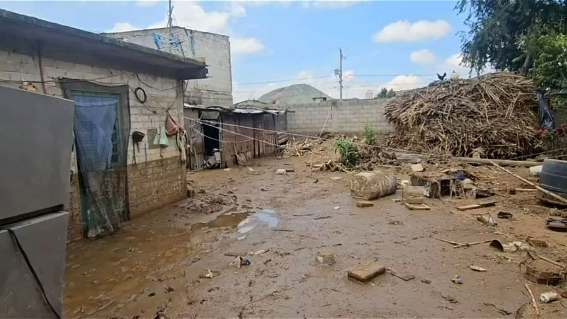 Desbordamiento de Río Deja Bajo el Agua a 30 Viviendas en Puebla: 'Fue Rápido'