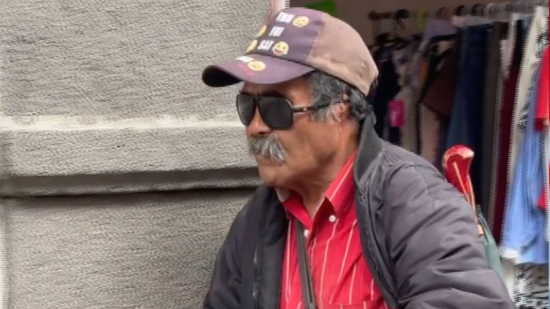Joven Señala de Acoso a Hombre con Discapacidad Visual en el Centro de Puebla