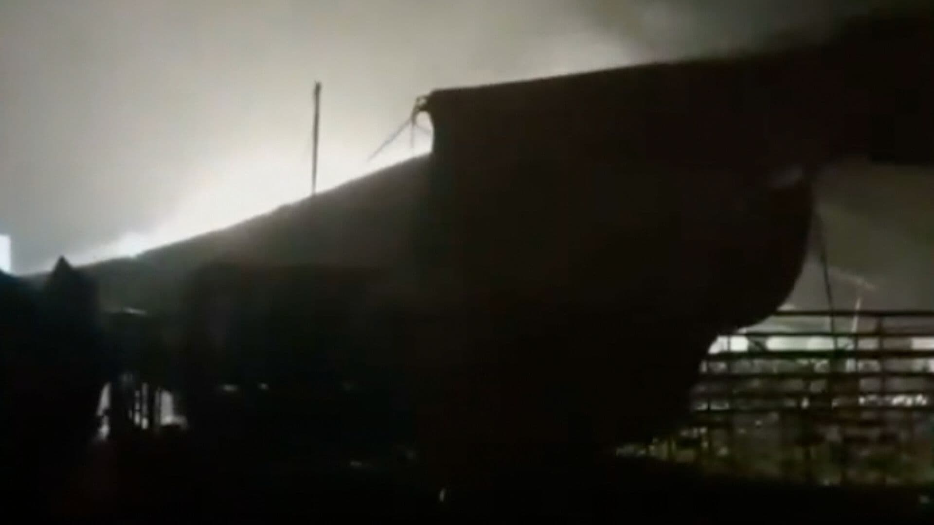 Fuerte Lluvia Derribó Lona de Rodeo donde se Realizaba Jaripeo en Huejotzingo, Puebla