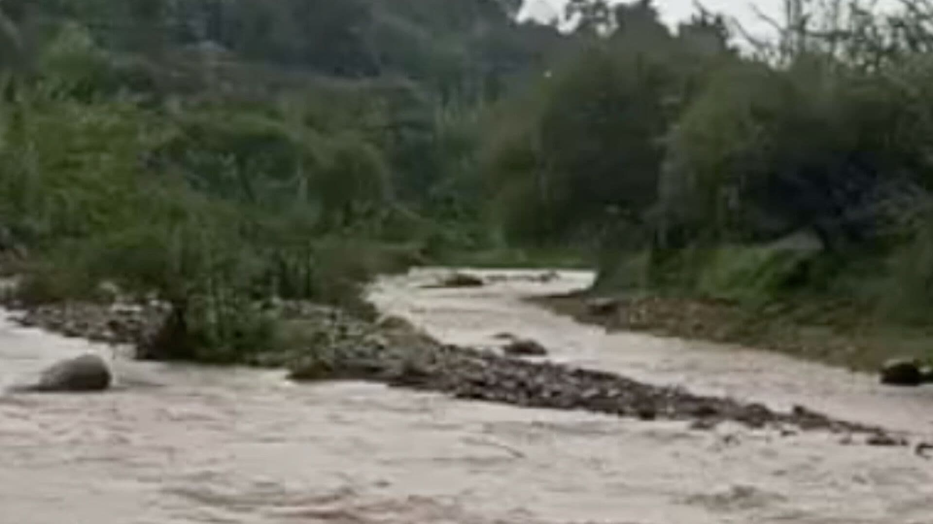 Lluvias Causan Incremento del Río Victoria en Santa Catarina en Guanajuato