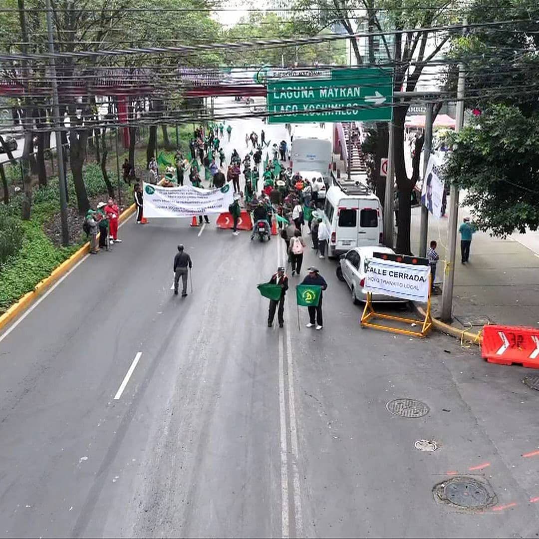 Trabajadores Agrícolas Realizan Bloqueo Frente a Semarnat en CDMX, ¿Qué Exigen?