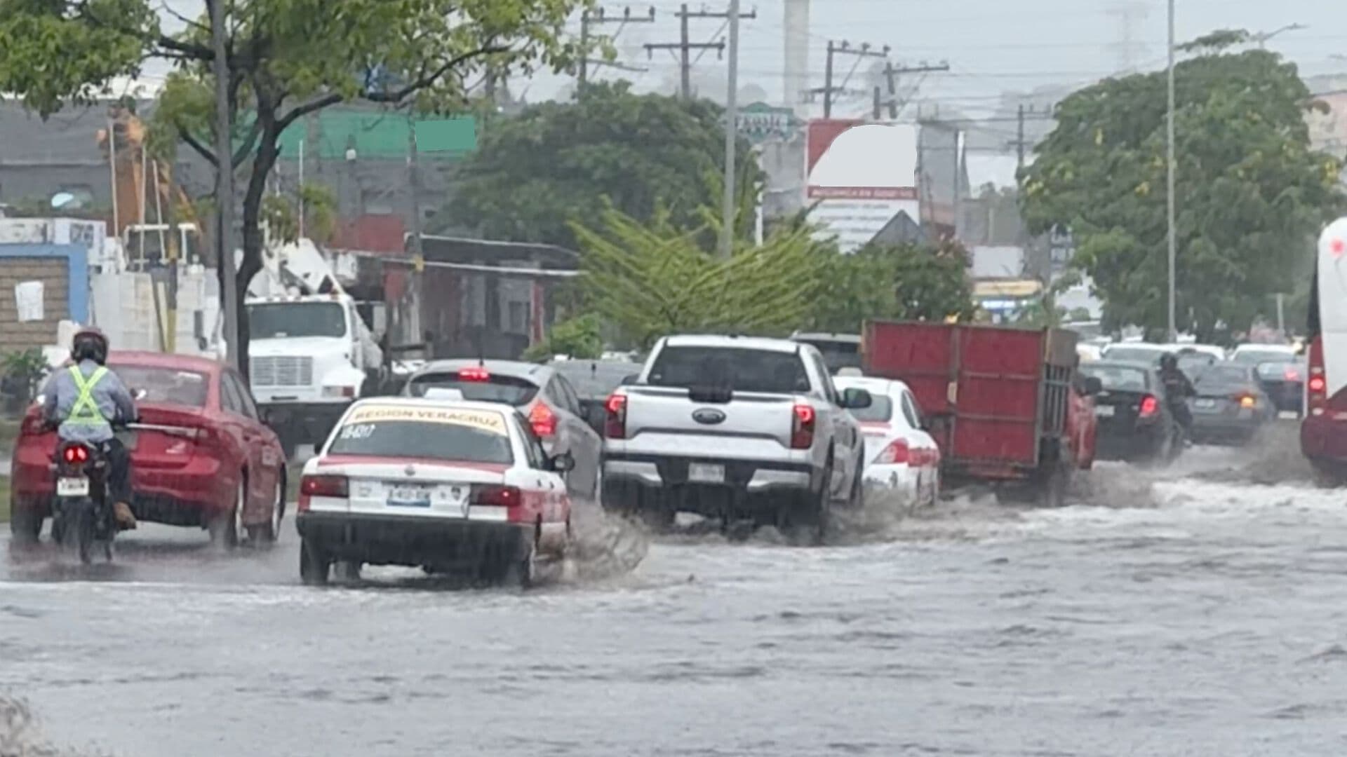 Lluvias Provocan Afectaciones Viales en la Carretera Veracruz-Xalapa