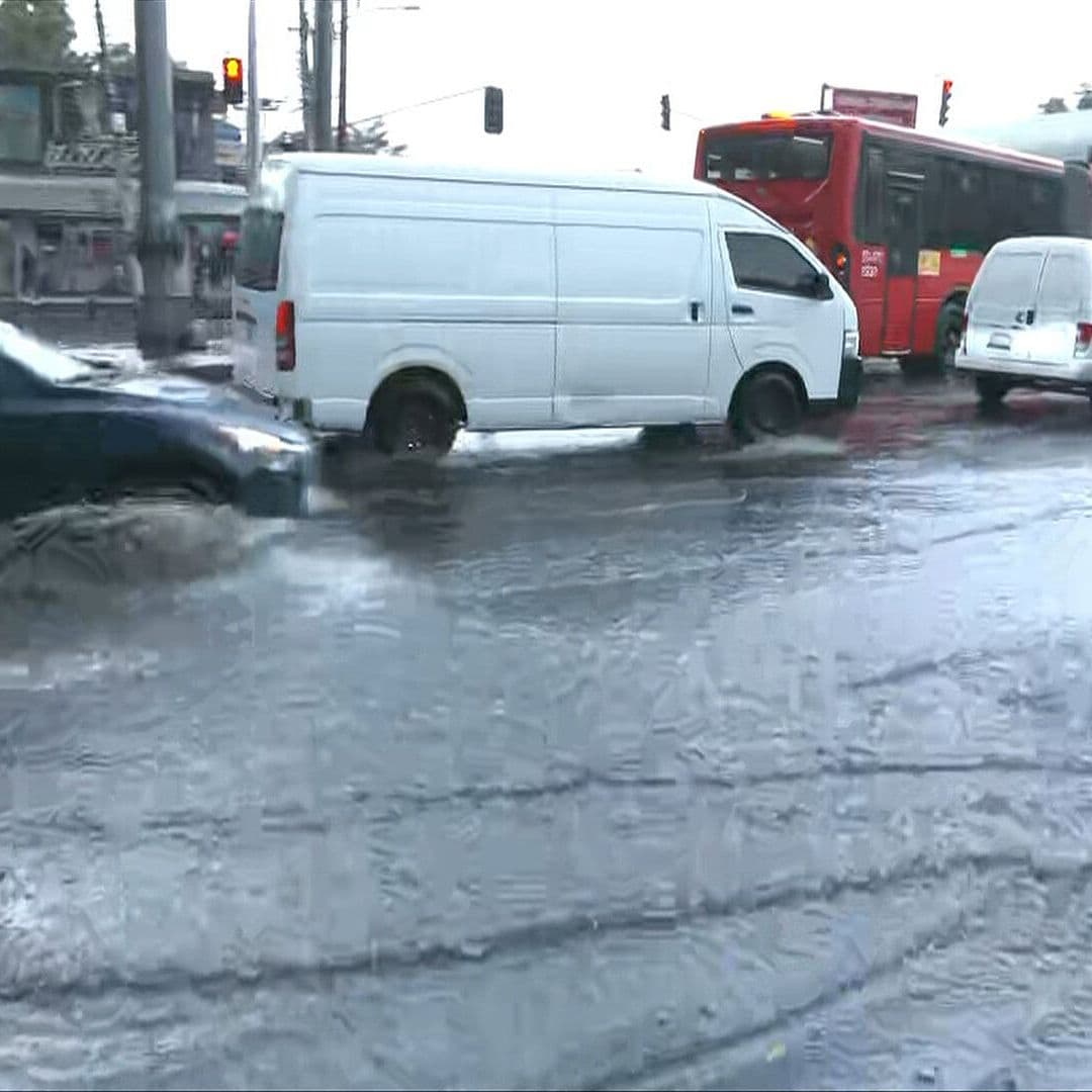 Fuertes Lluvias en CDMX Provocan Graves Encharcamientos en Canal de San Juan, Iztapalapa