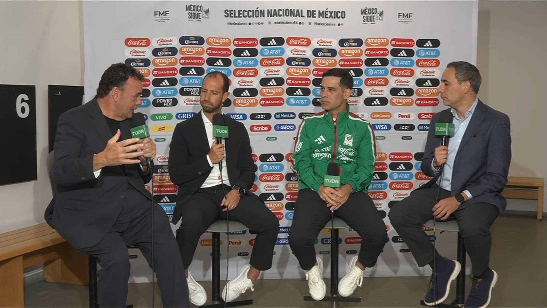 Sí debe aparecer en Opinión.