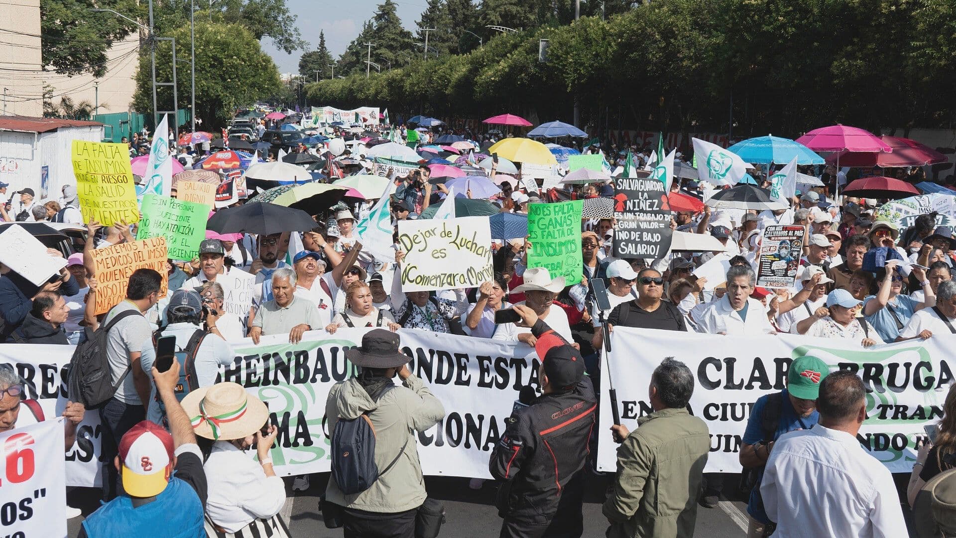 Inicia Megamarcha de Trabajadores del IMSS en Ciudad de México