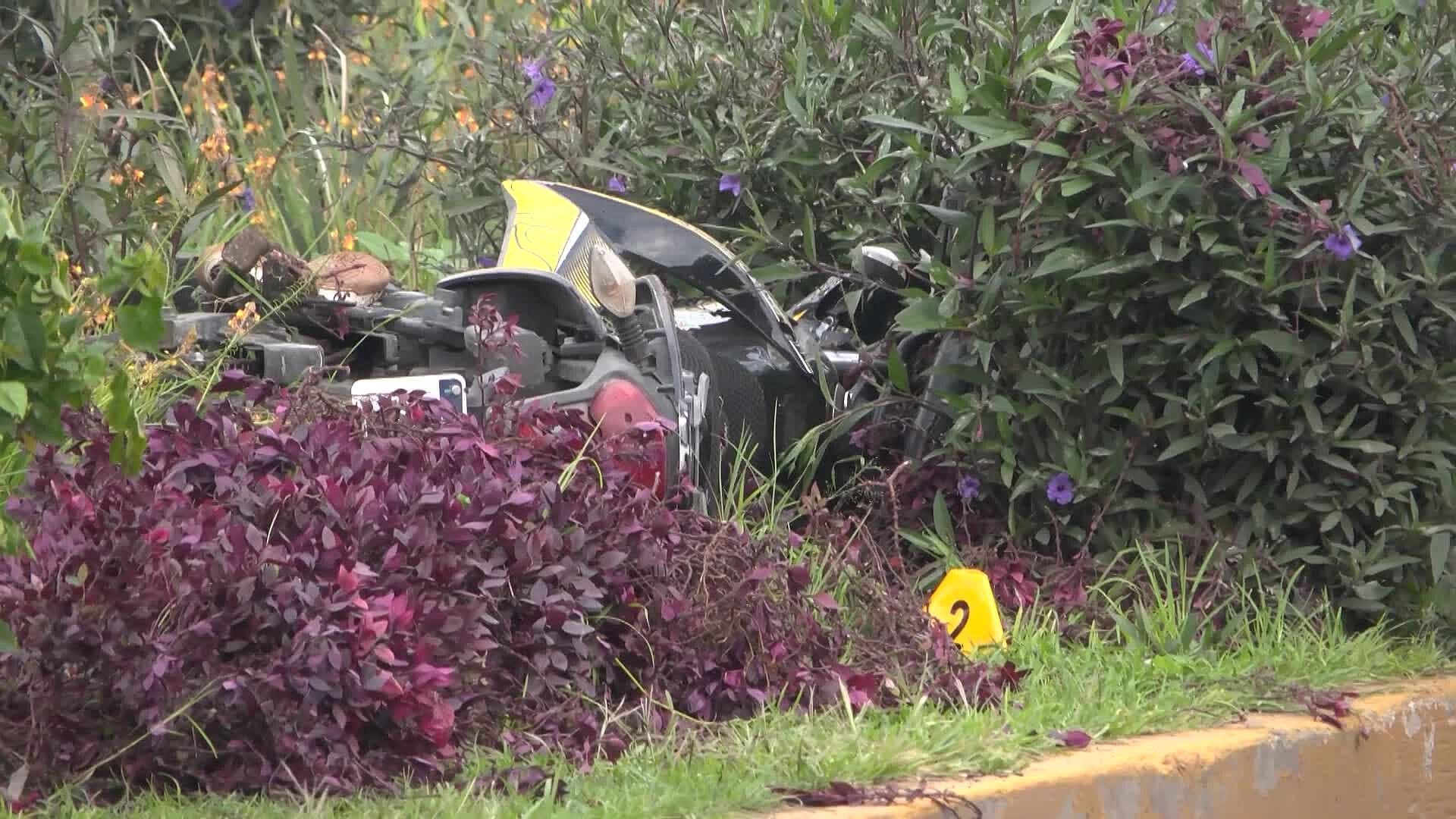 Joven Muere tras Impactar su Moto en Paradero de Qrobús en Querétaro
