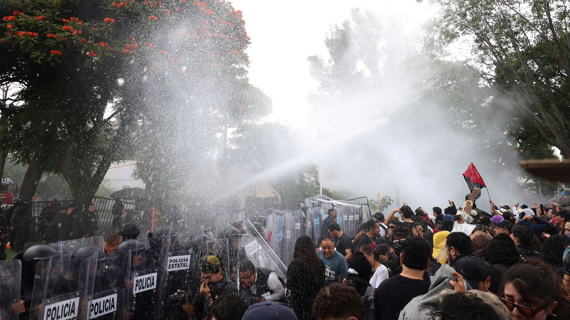 Suspenden a 17 Policías por Abuso de Autoridad tras Protesta en Jalisco