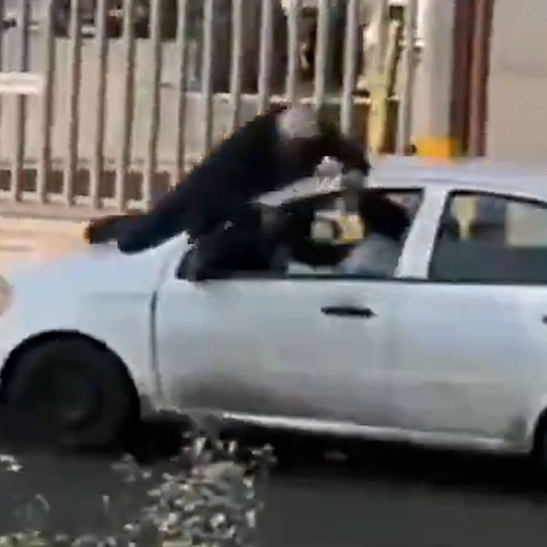 Mujer Arrastra a Hombre Colgado en el Cofre tras Choque Vial en Tepotzotlán