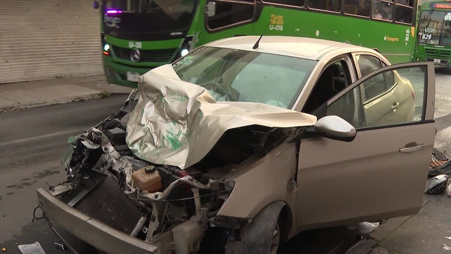Auto Choca contra Camión de la Ruta 142 en Guadalajara: Hay 2 Mujeres Lesionadas