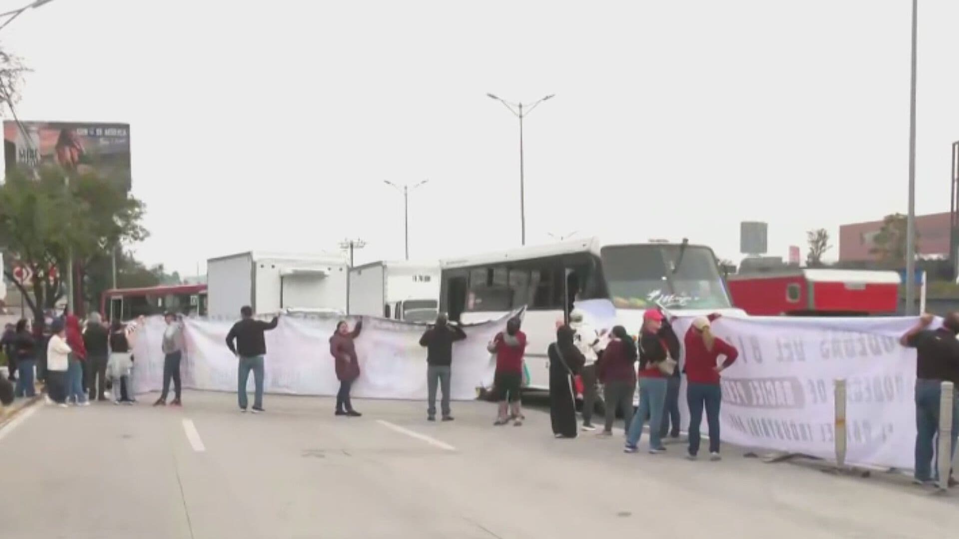 Bloqueo en Periférico Norte Afecta la Circulación a la Altura de Satélite