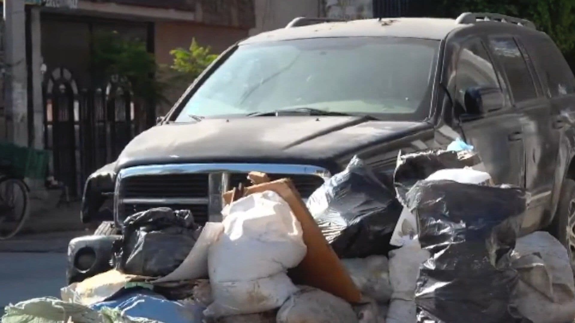 Vecinos del Barrio de San Miguel Denuncian el Abandono de Basura en la Calle