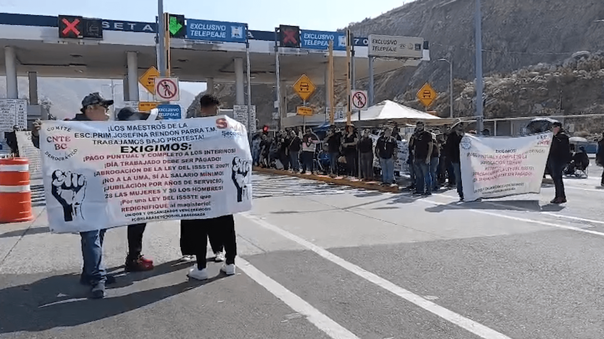 CNTE se Manifiesta por Segundo Día en Tijuana; Liberan Caseta en Carretera a Tecate