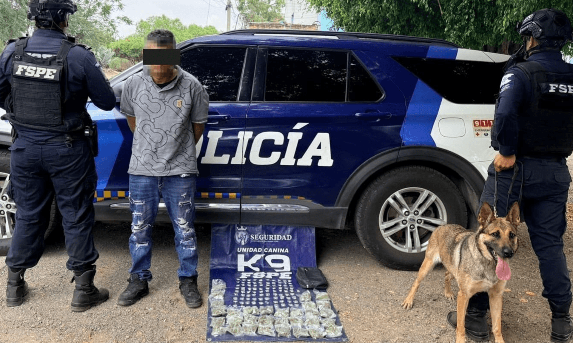 Detienen a Hombre con Cientos de Envoltorios de Droga en León; Los Llevaba en su Mochila