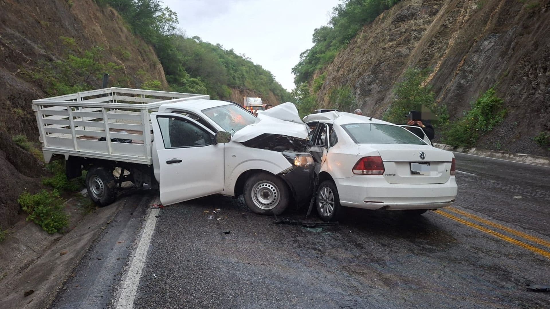 Accidente Múltiple en la Carretera Federal 85 Deja Un Muerto y 10 Lesionados en Tamaulipas
