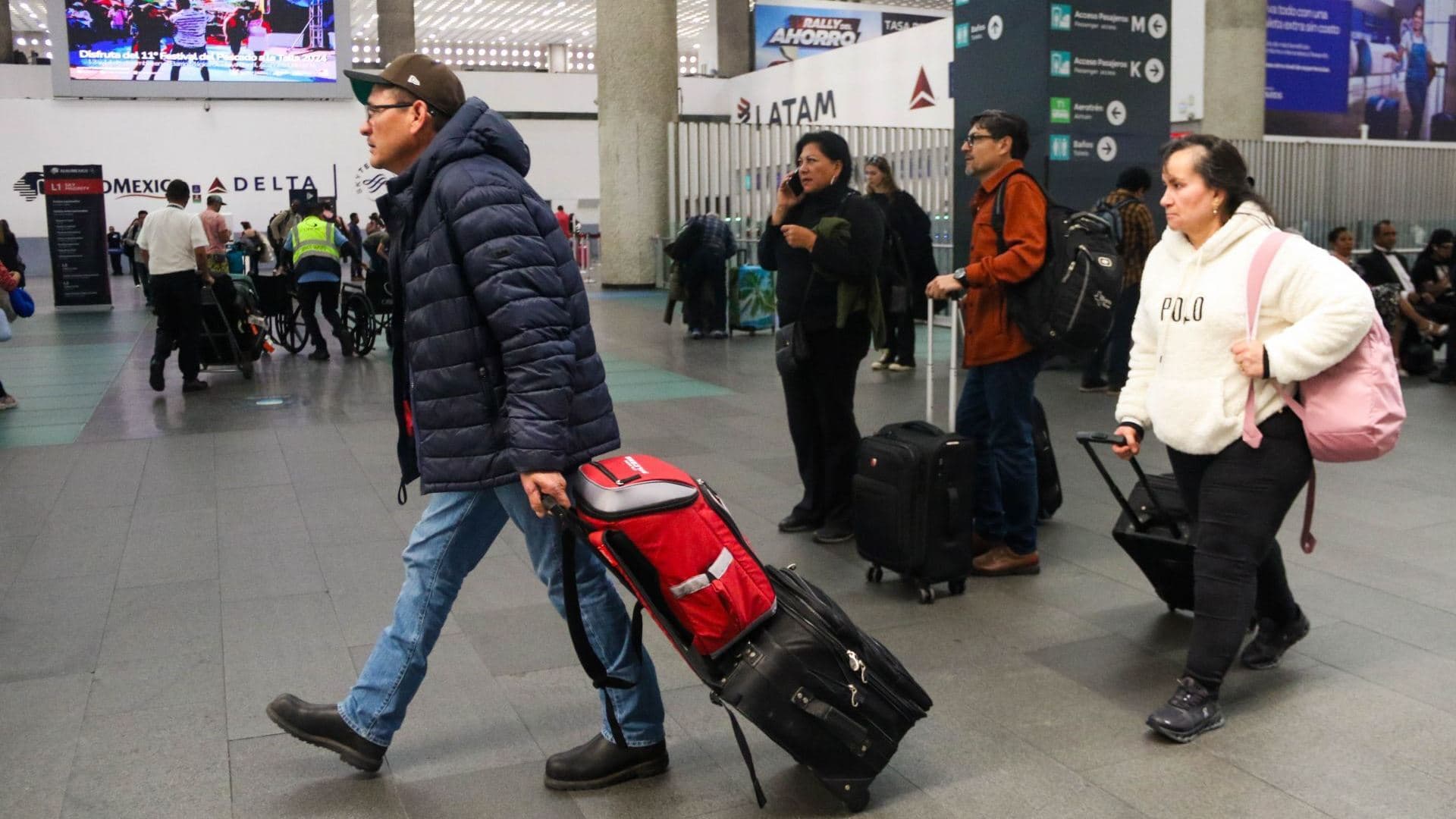 Pasajeros en AICM. Como Llenar la FEM para Viajes de Mexicanos, Requisito Obligatorio
