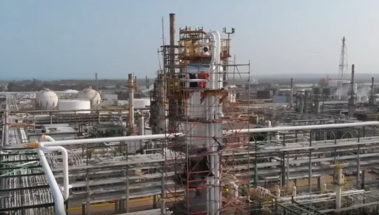 Pemex Indaga Posible Derrame de Refinería Madero en Río Pánuco en Tamaulipas